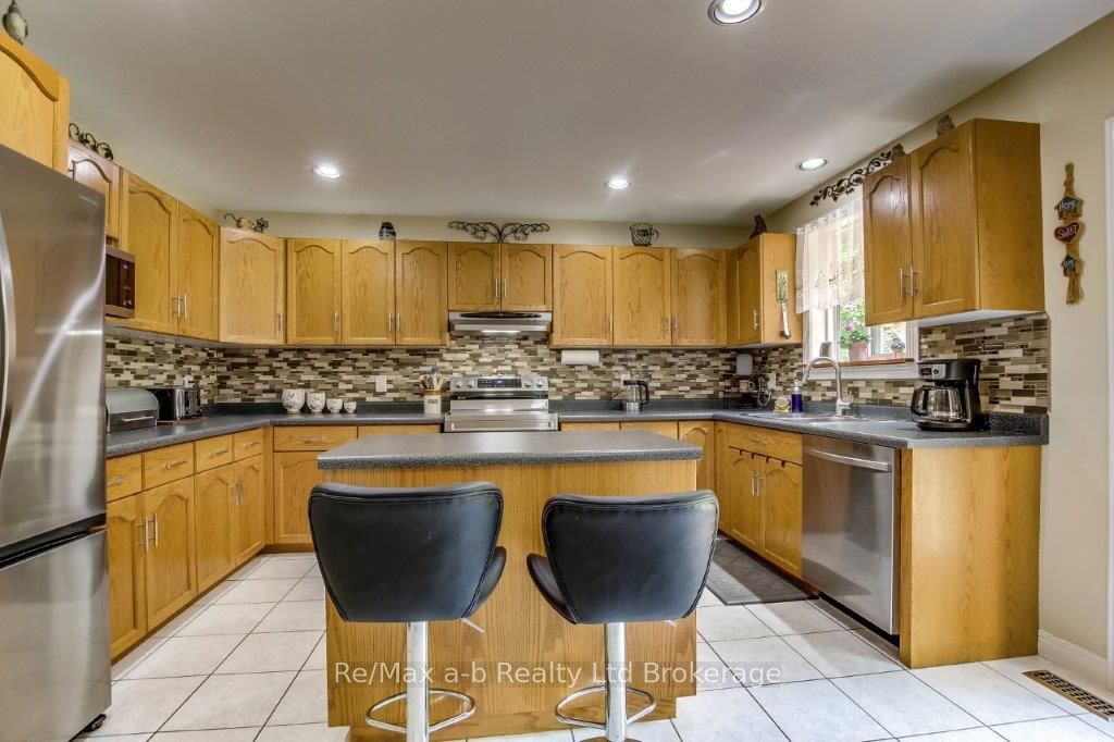 25 Pembers Pass Property Photo 9