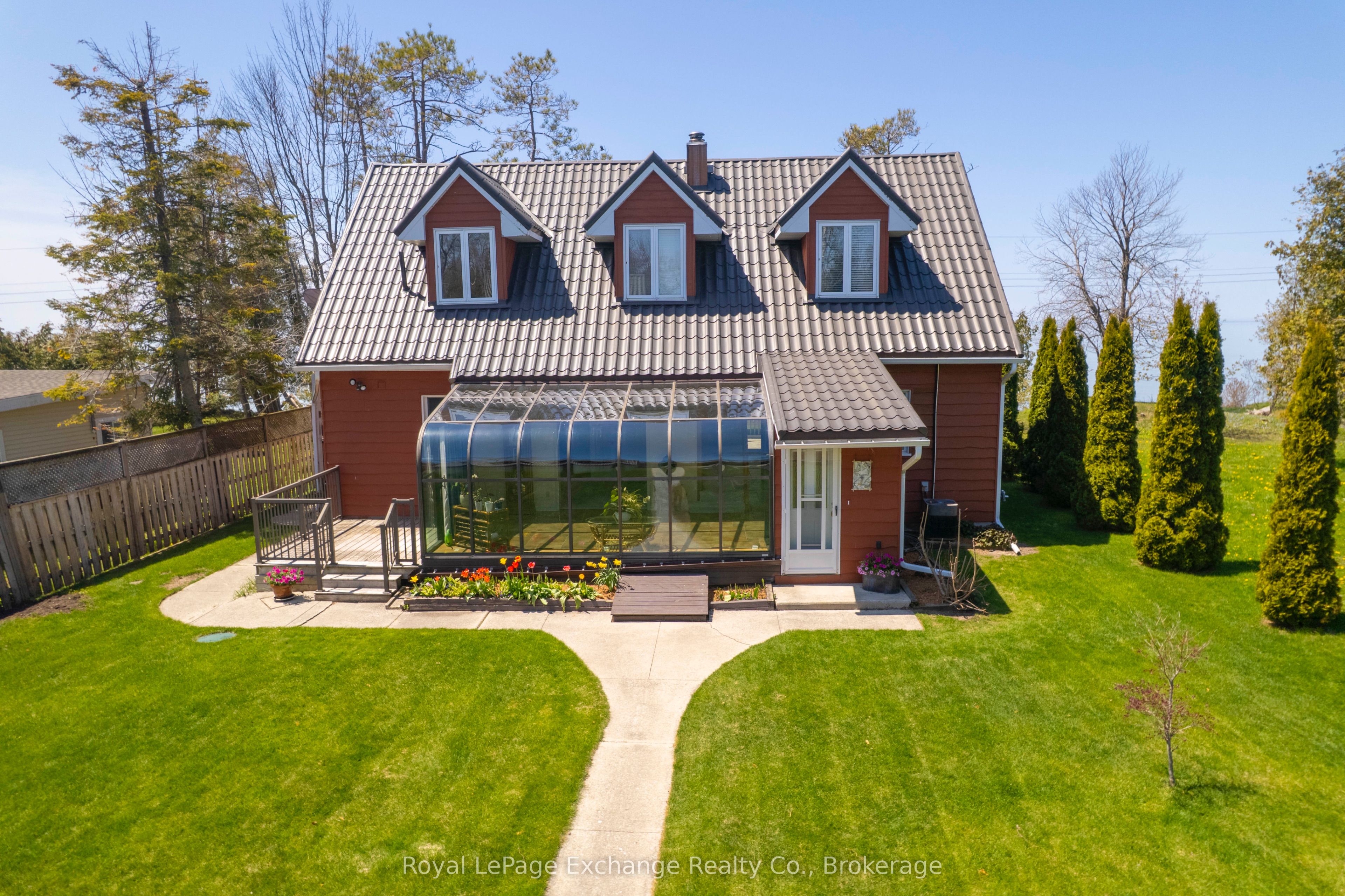 185 Huron Road Property Photo 4