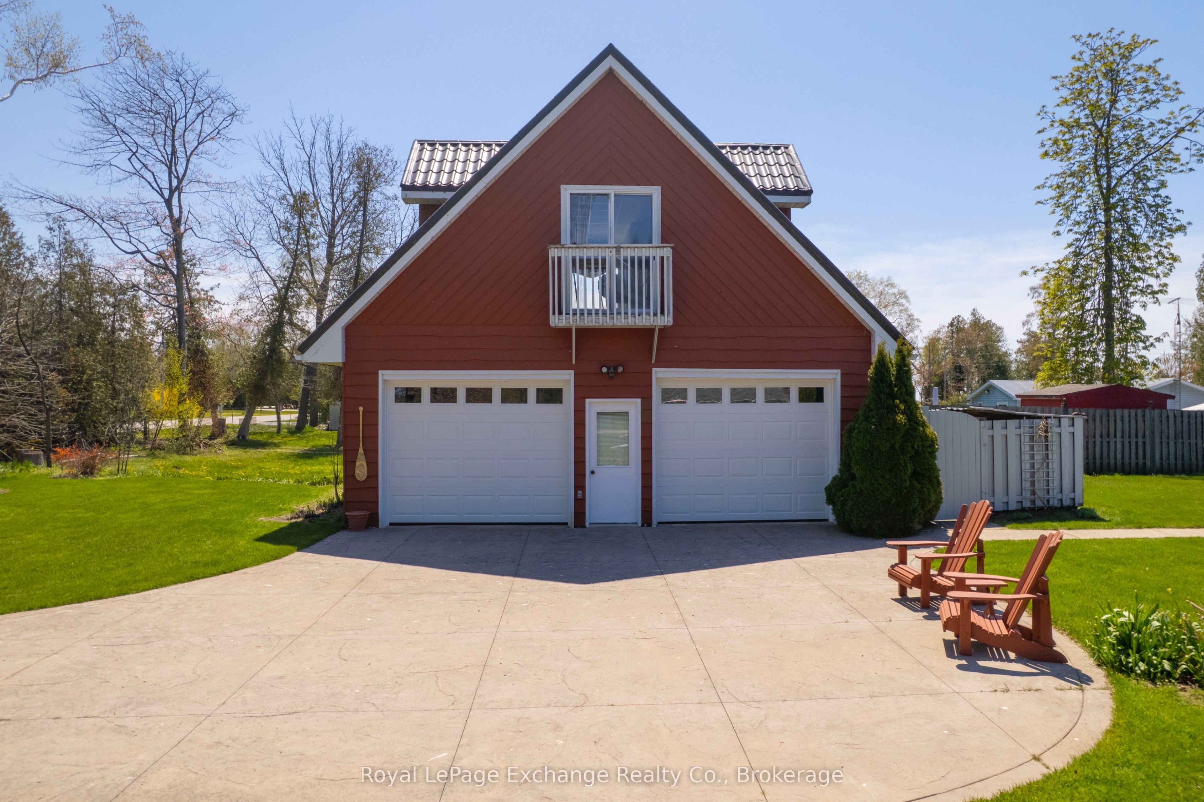 185 Huron Road Property Photo 5