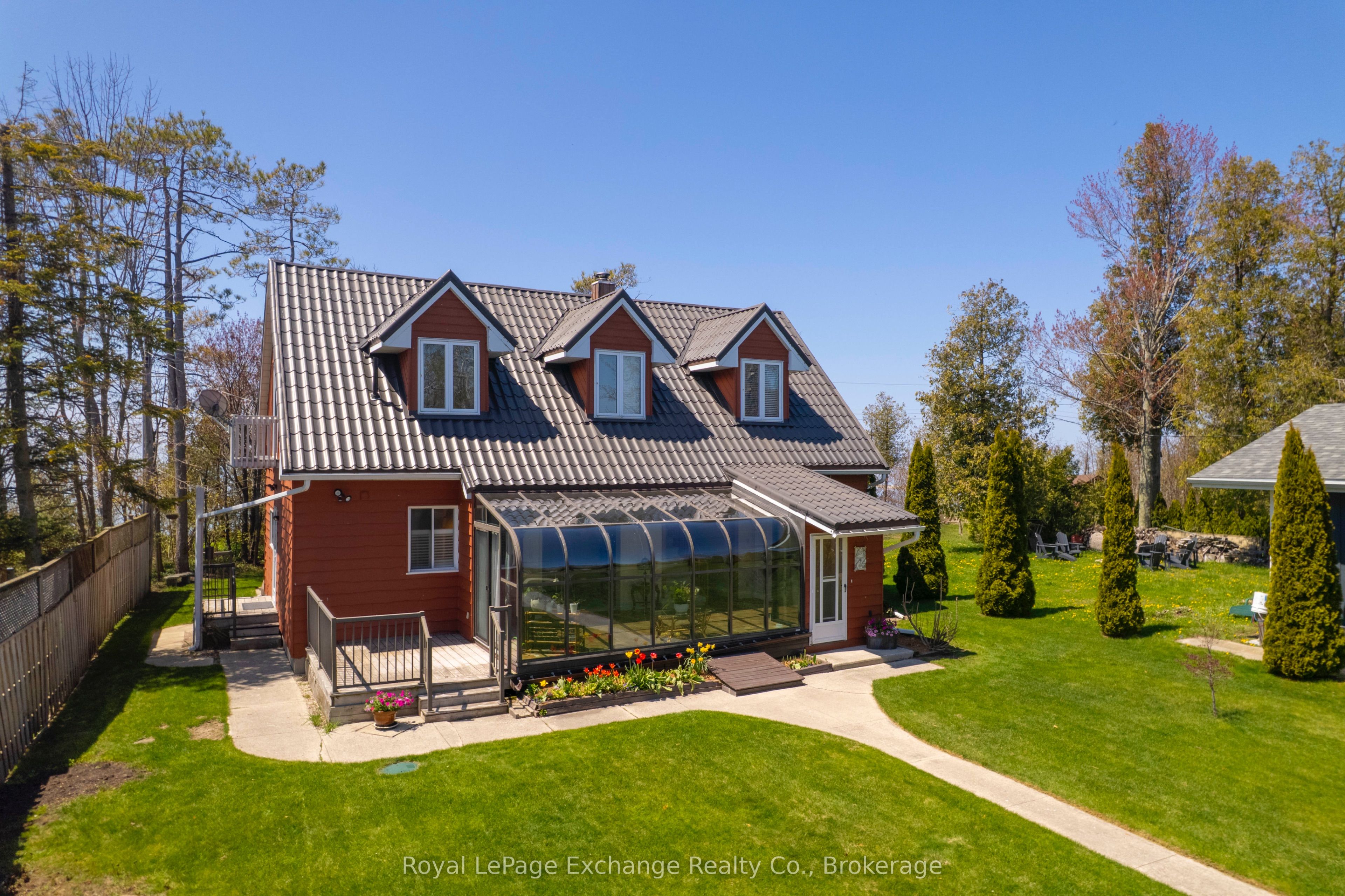 185 Huron Road Property Photo 8