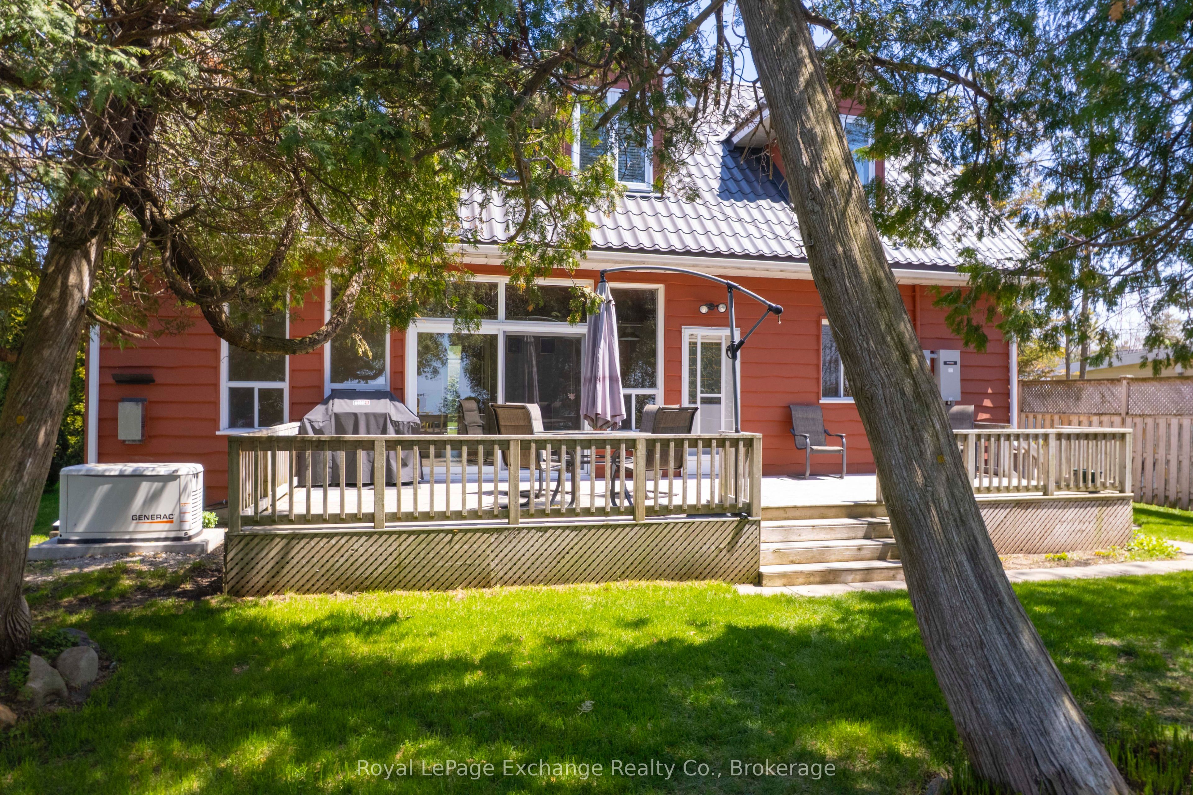 185 Huron Road Property Photo 12