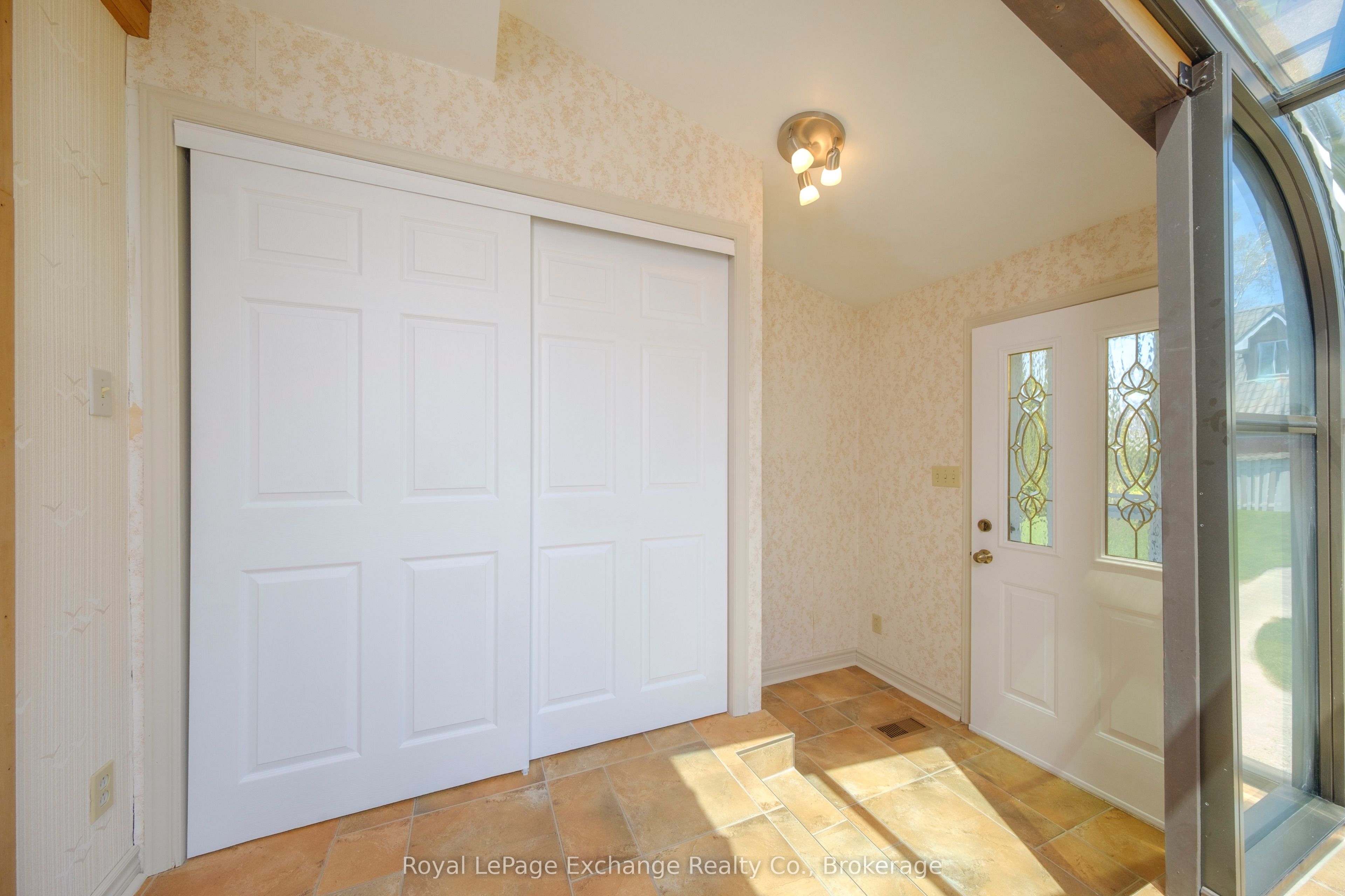 185 Huron Road Property Photo 16