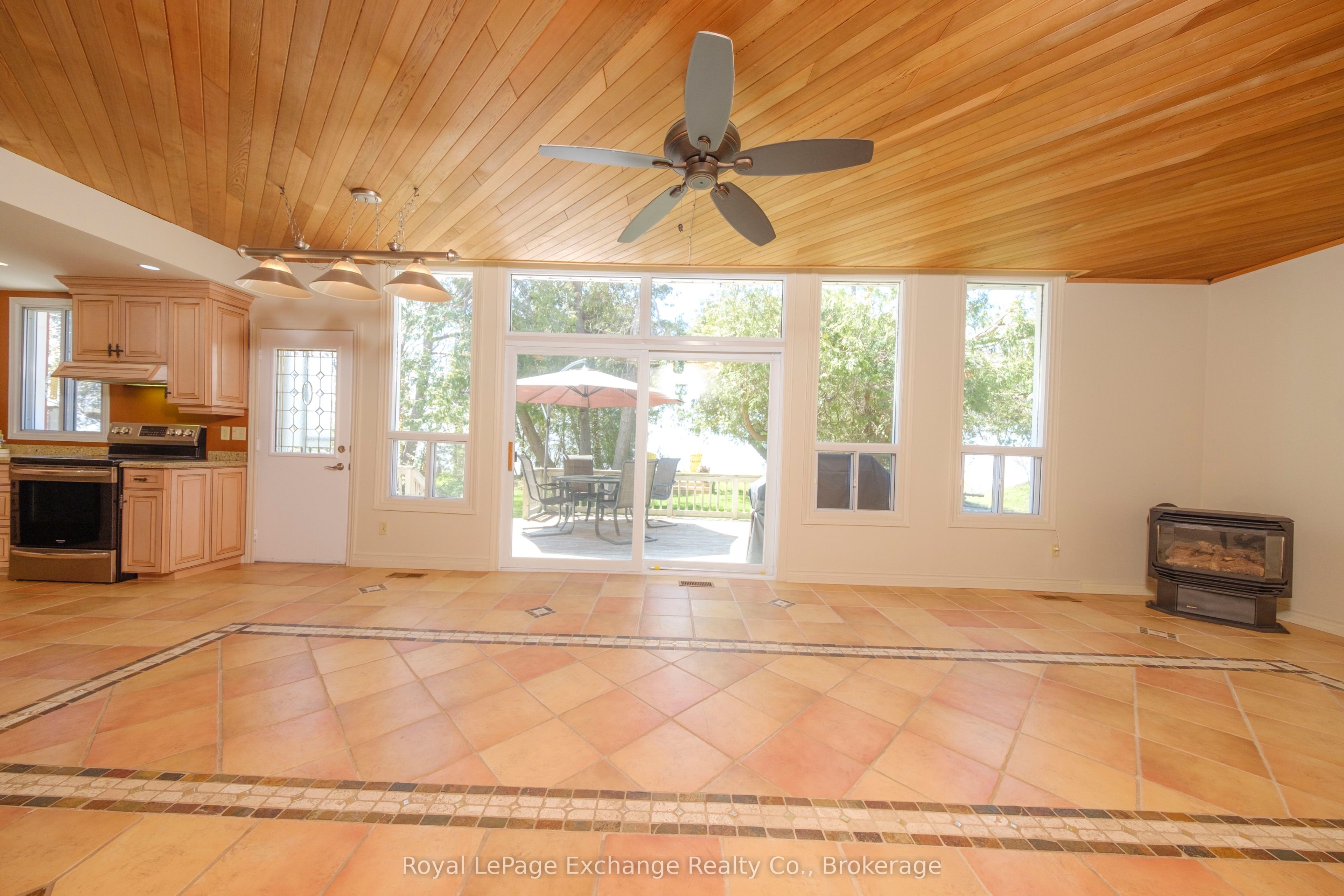 185 Huron Road Property Photo 21