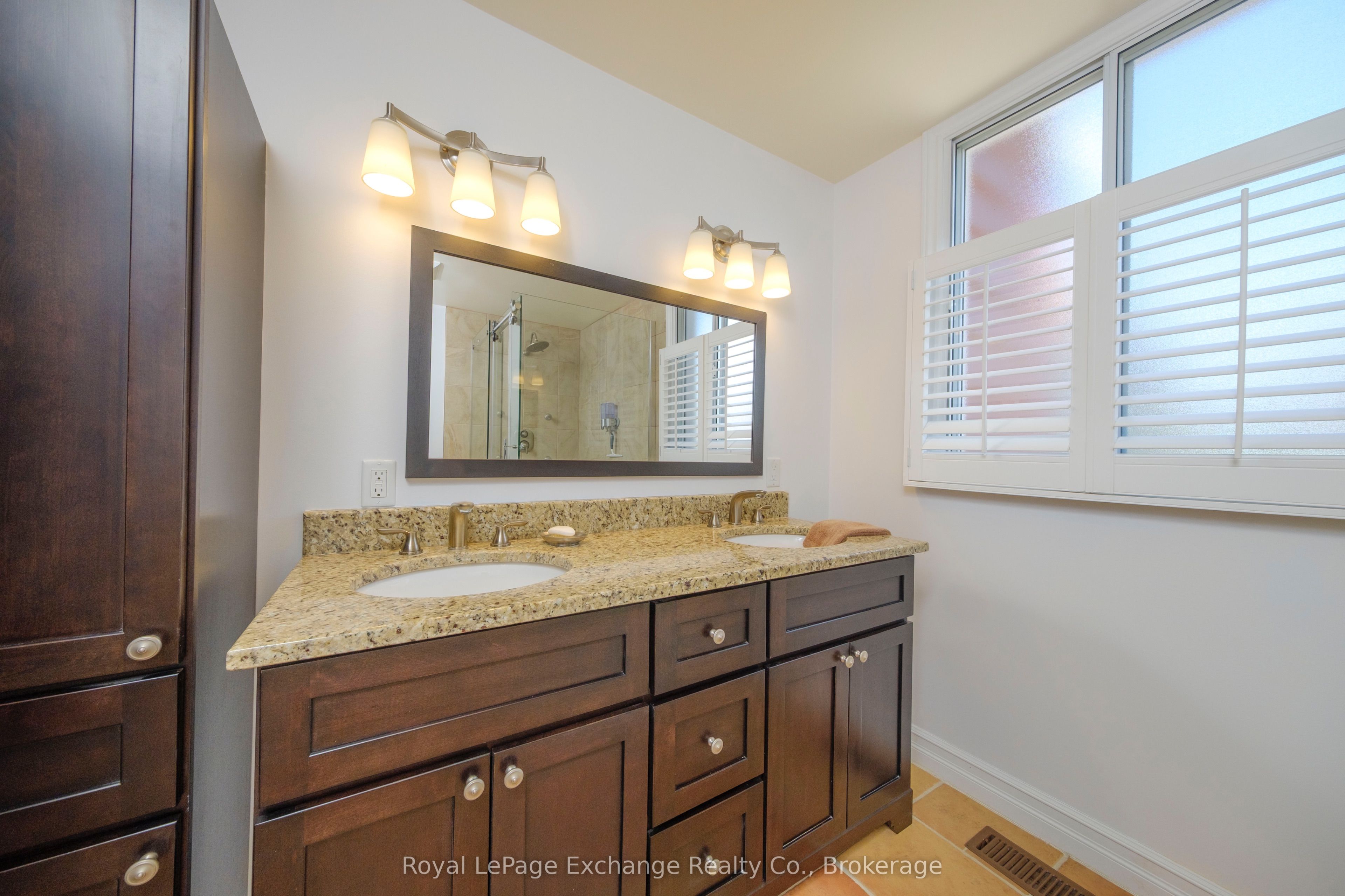 185 Huron Road Property Photo 25