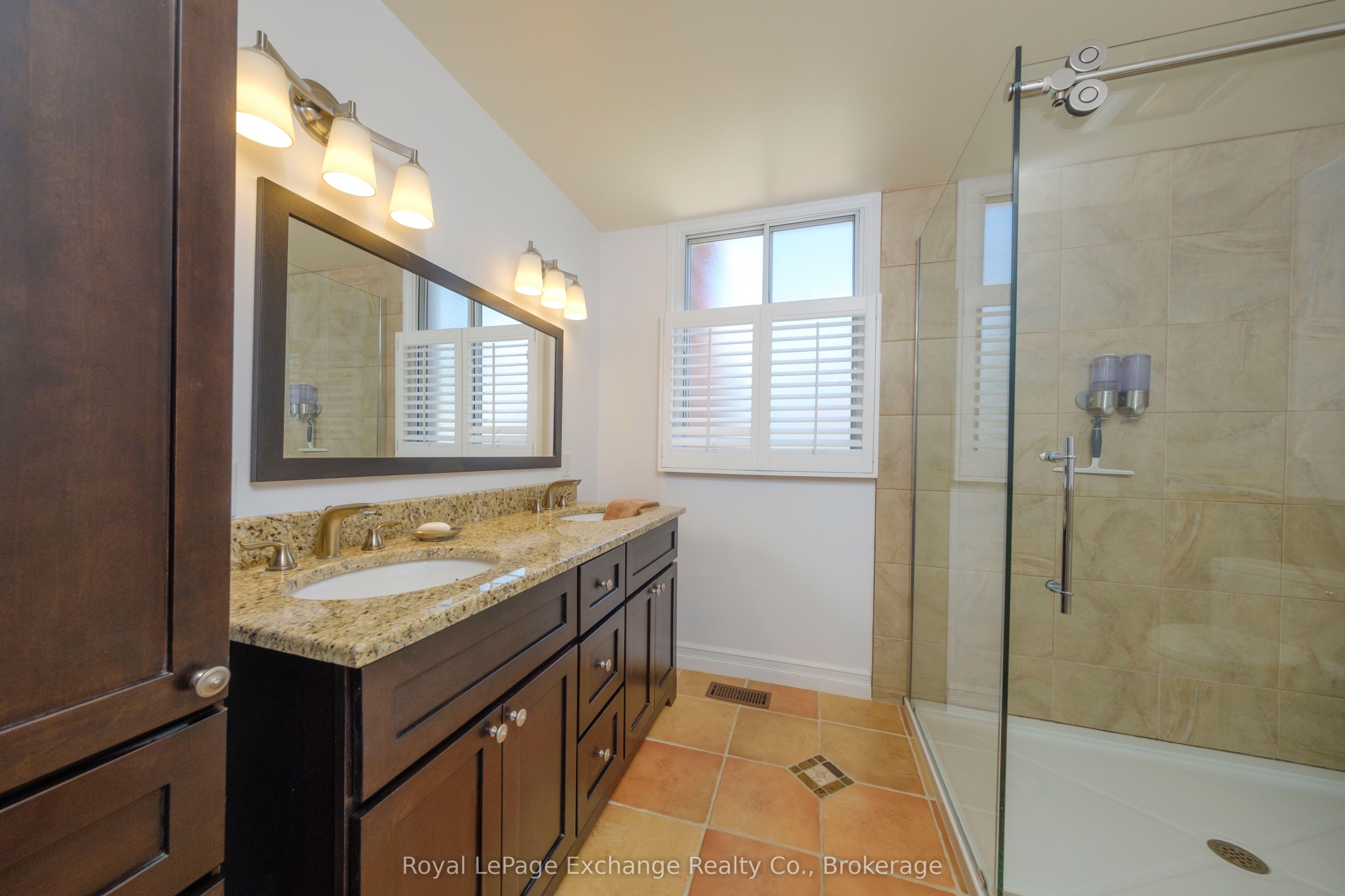 185 Huron Road Property Photo 26