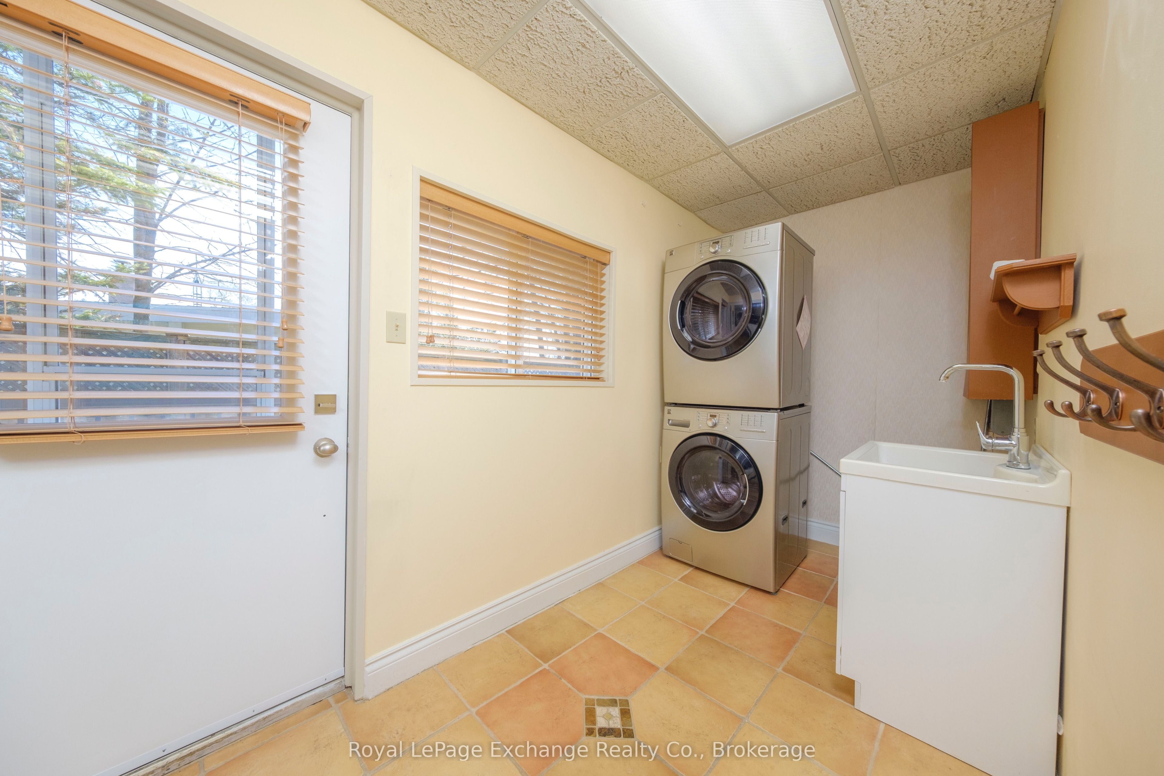185 Huron Road Property Photo 27