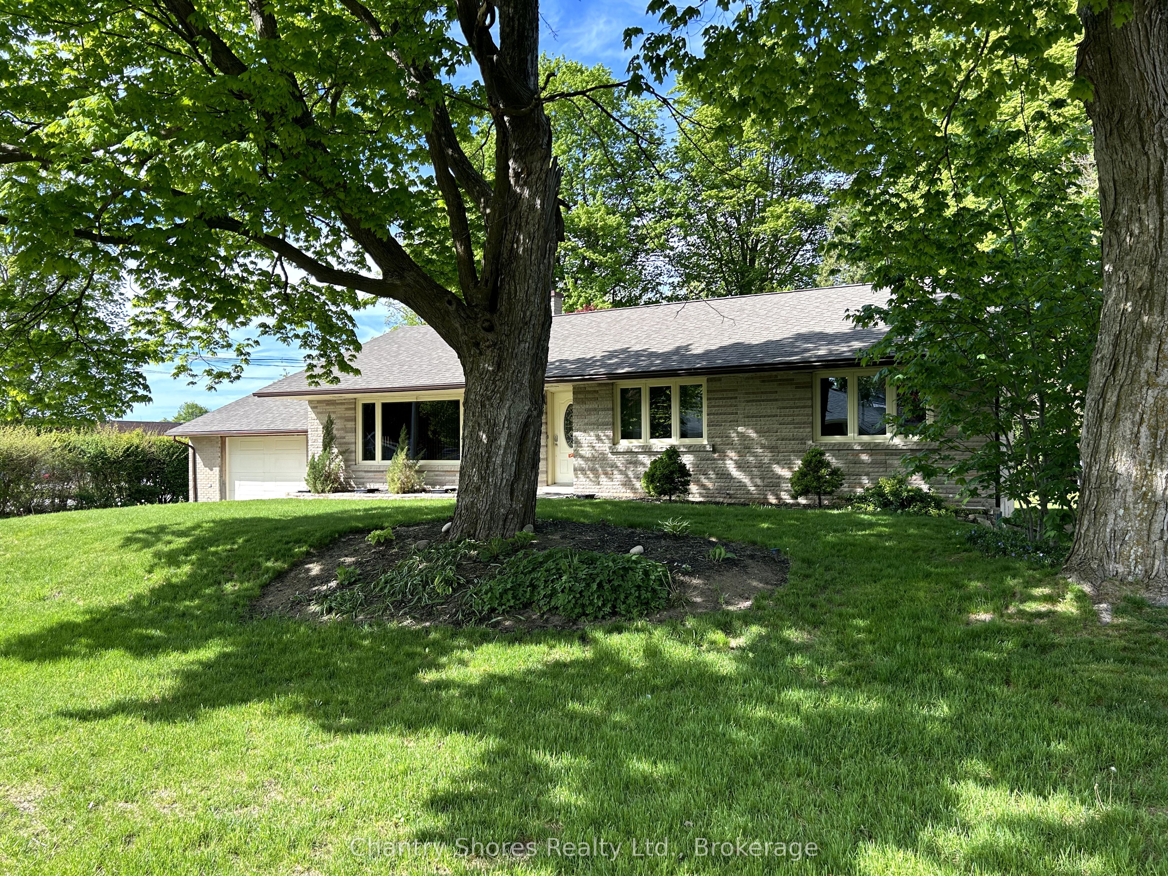 647 Eugenie Street E Property Photo 1