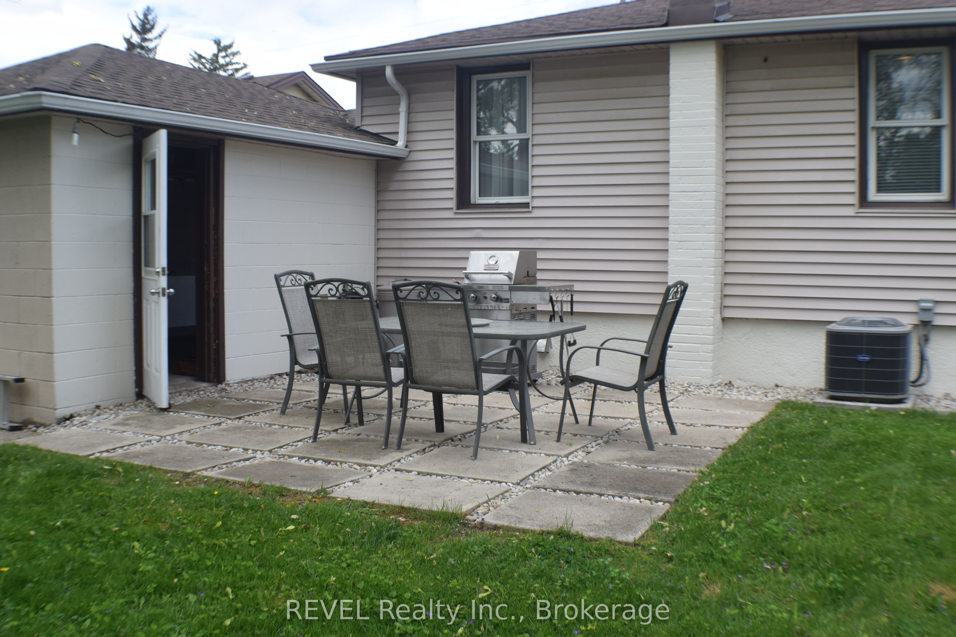 5820 Keith Street Property Photo 3