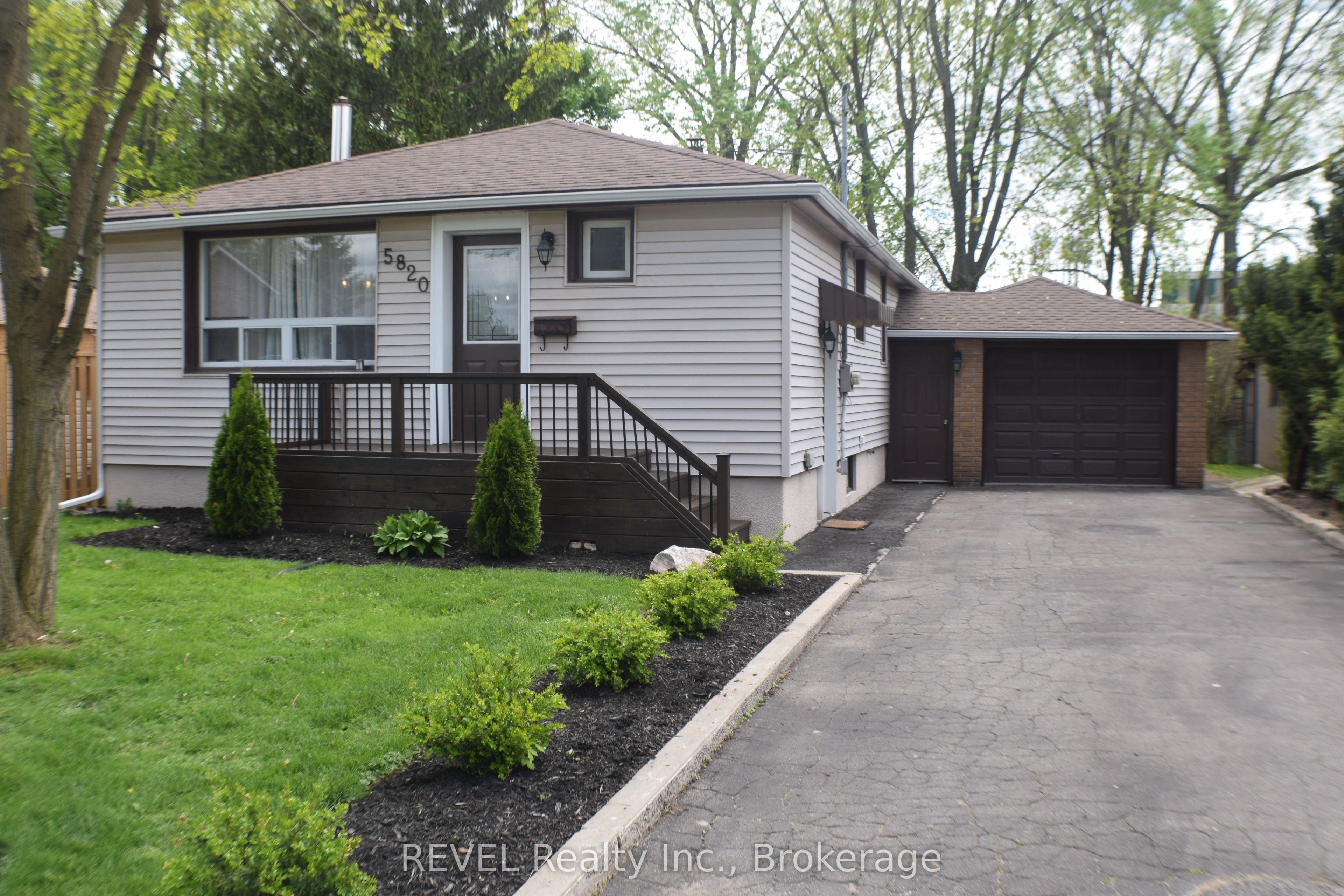 5820 Keith Street Property Photo 4