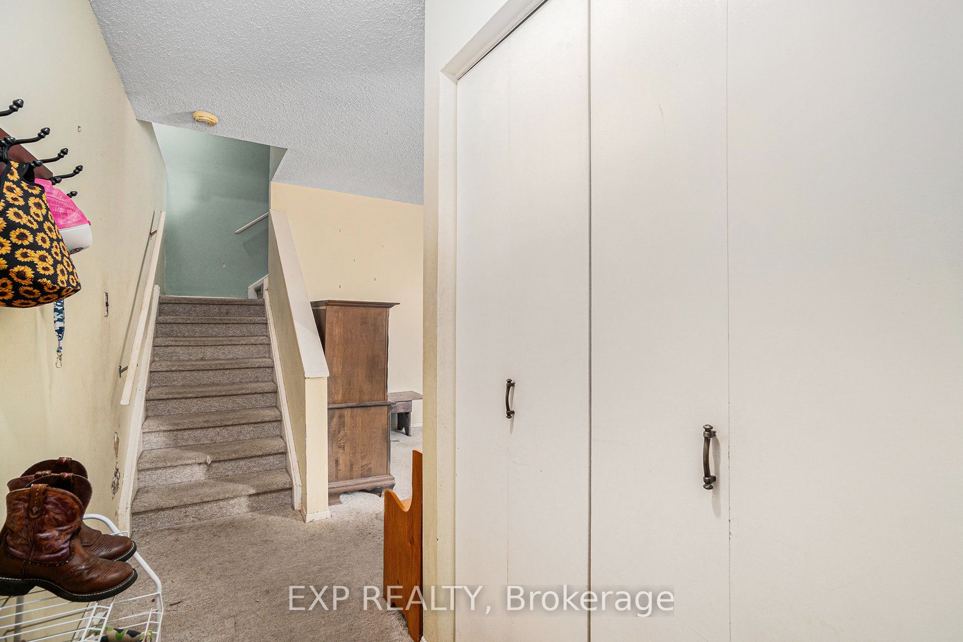 983 Mackenzie Road Property Photo 3