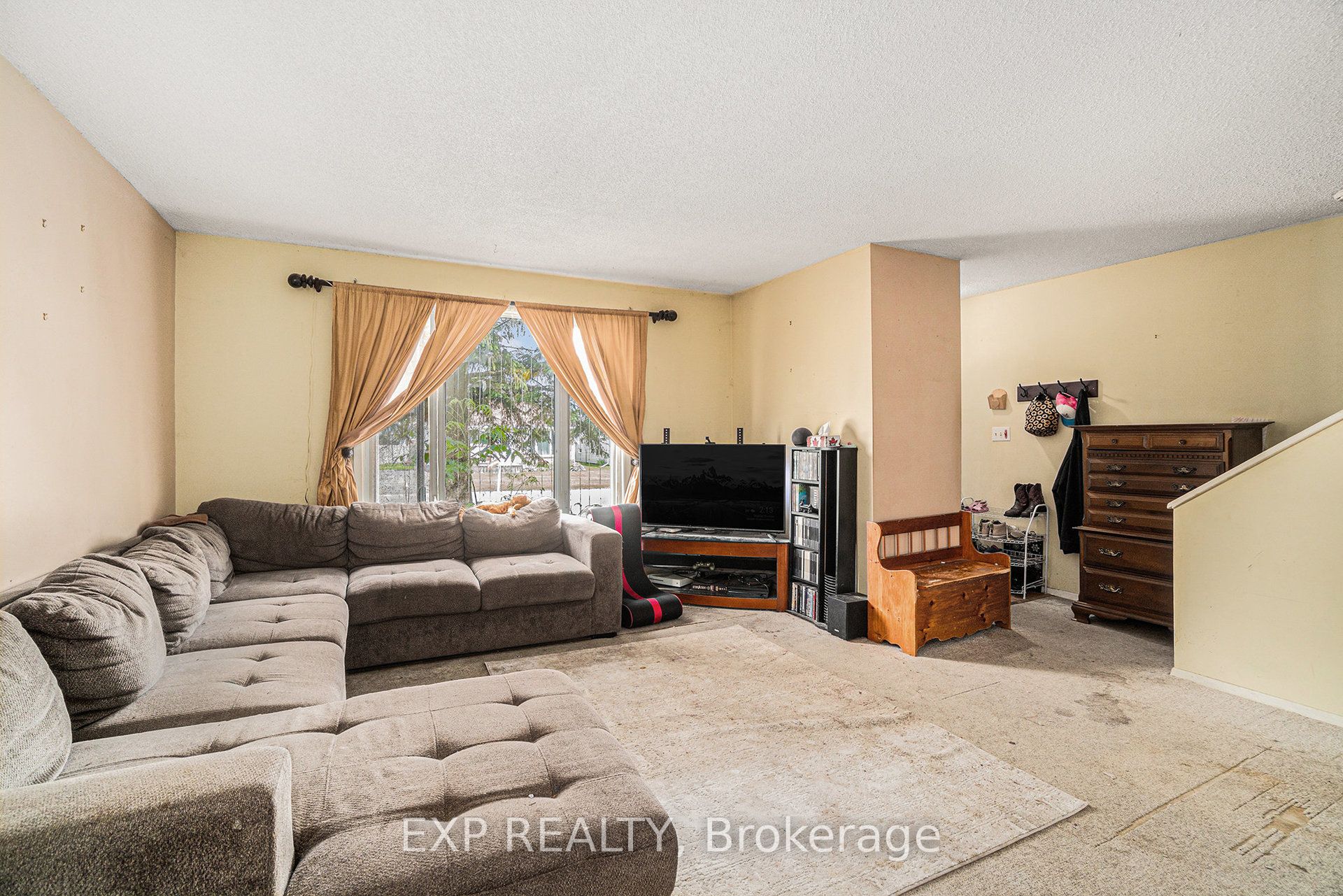 983 Mackenzie Road Property Photo 4