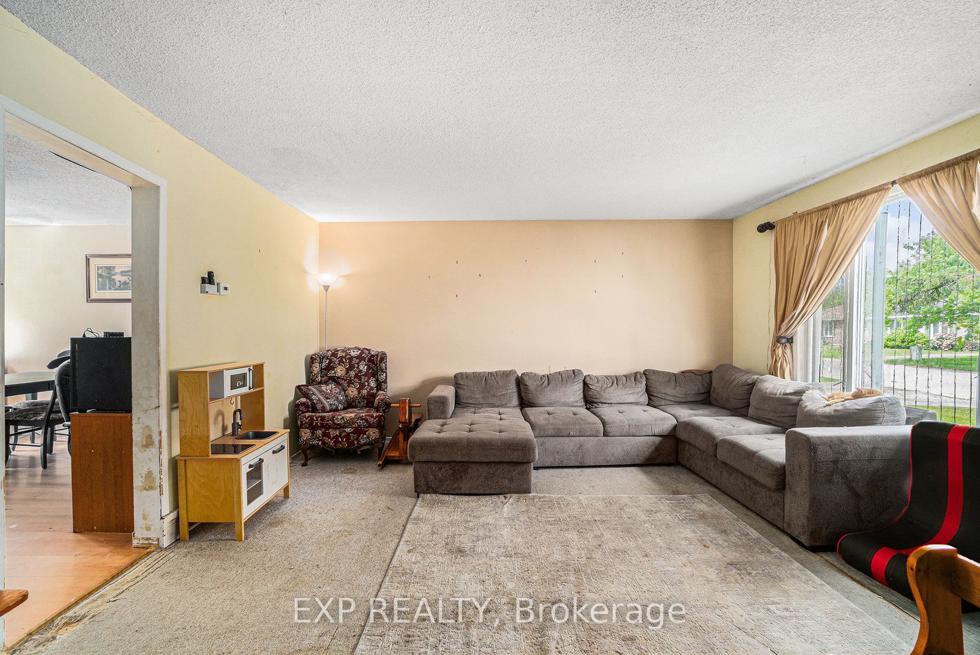 983 Mackenzie Road Property Photo 5
