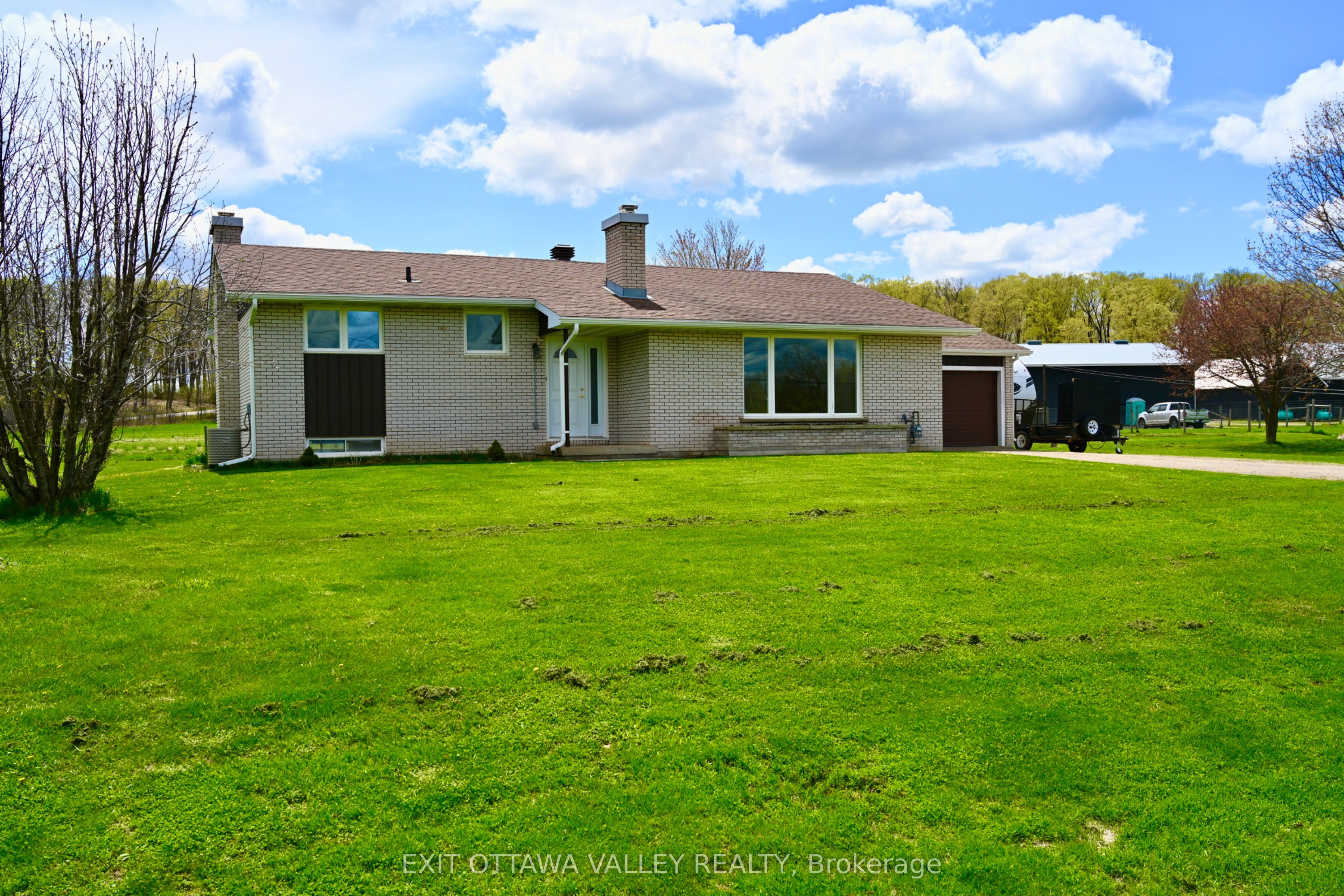 2297 Beachburg Road Property Photo 4