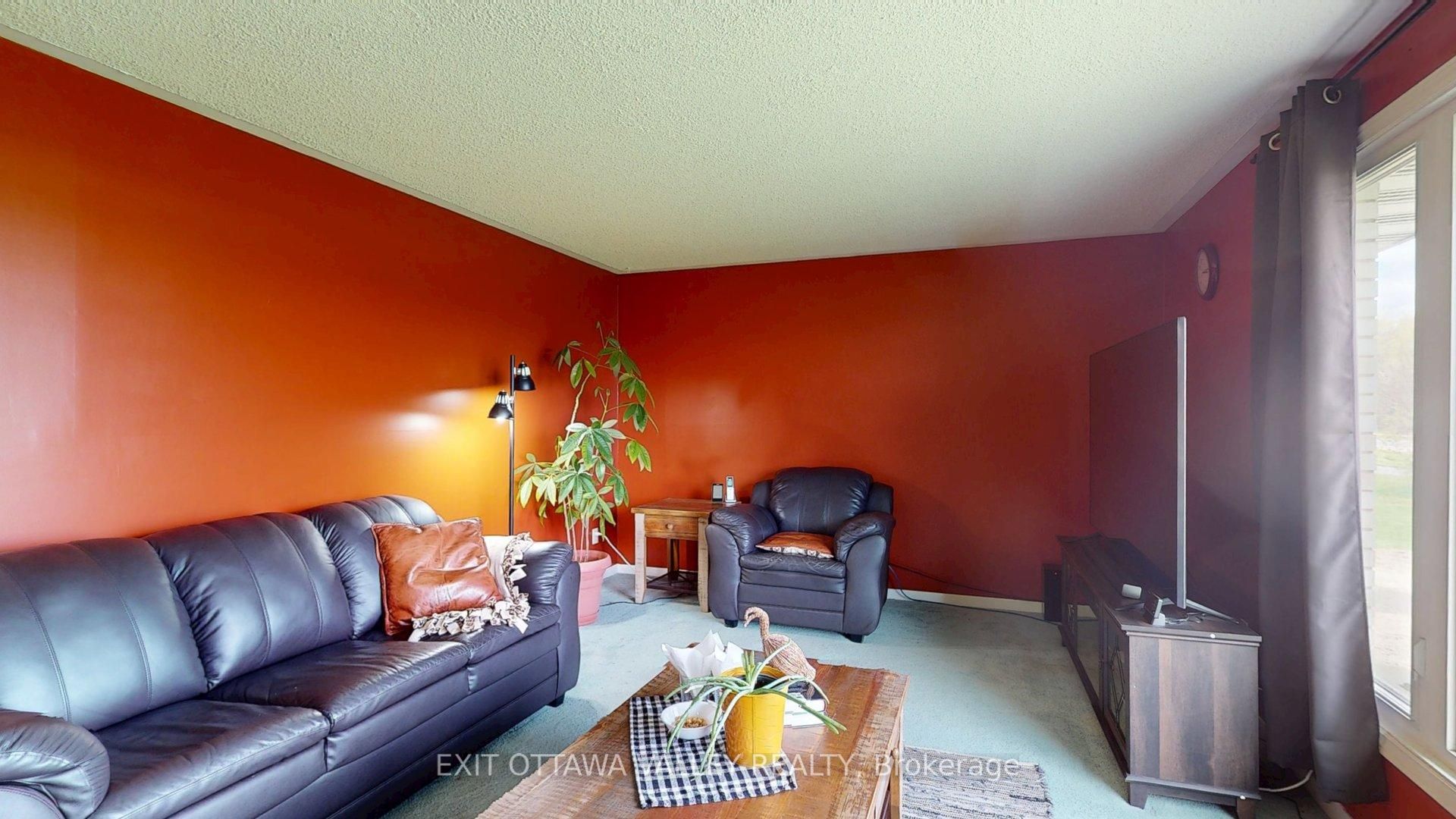 2297 Beachburg Road Property Photo 9