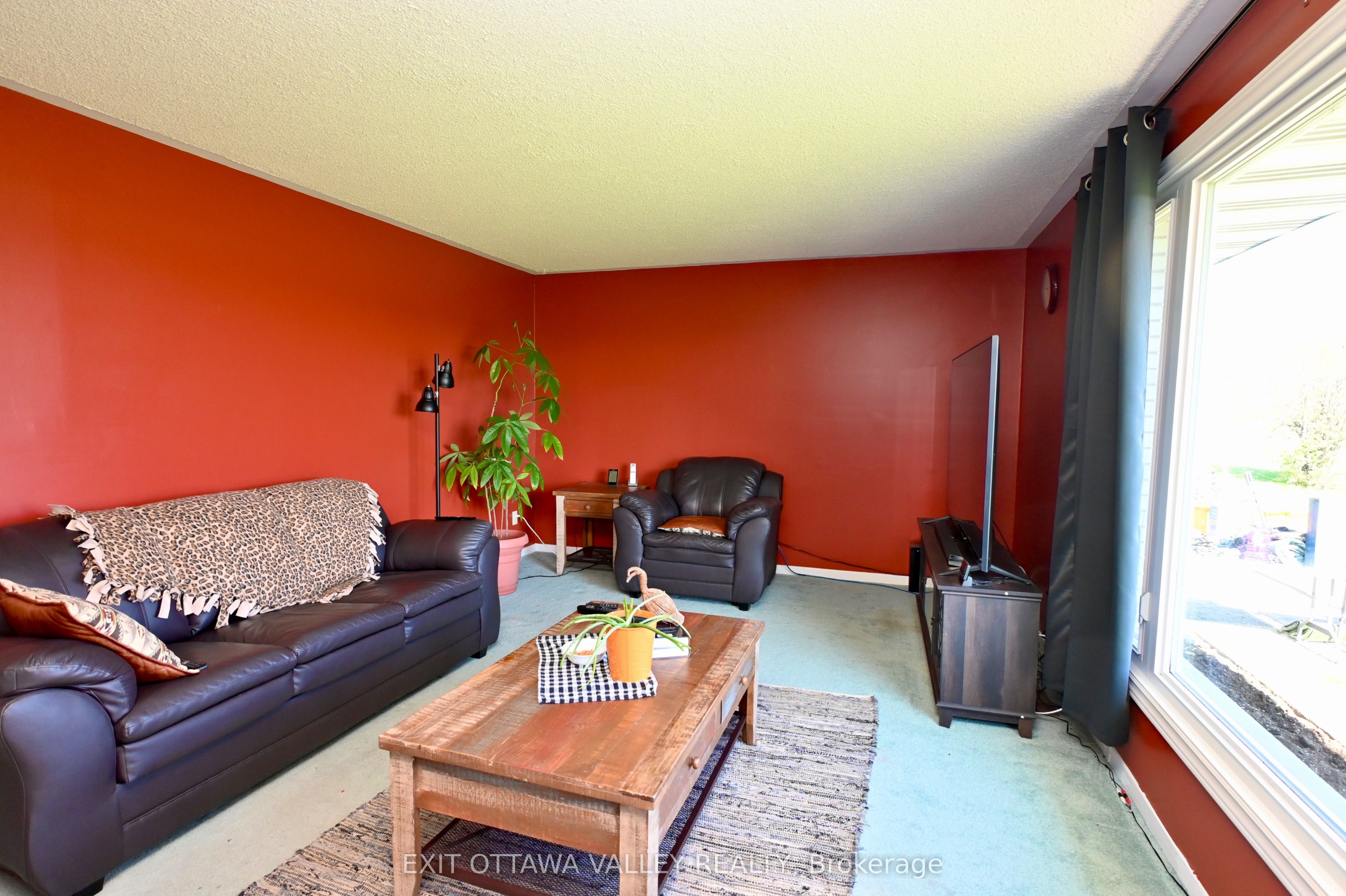 2297 Beachburg Road Property Photo 10