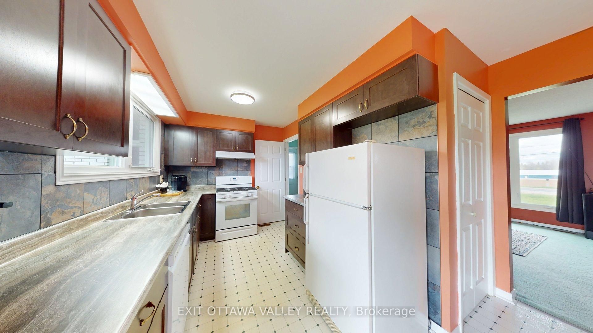 2297 Beachburg Road Property Photo 15