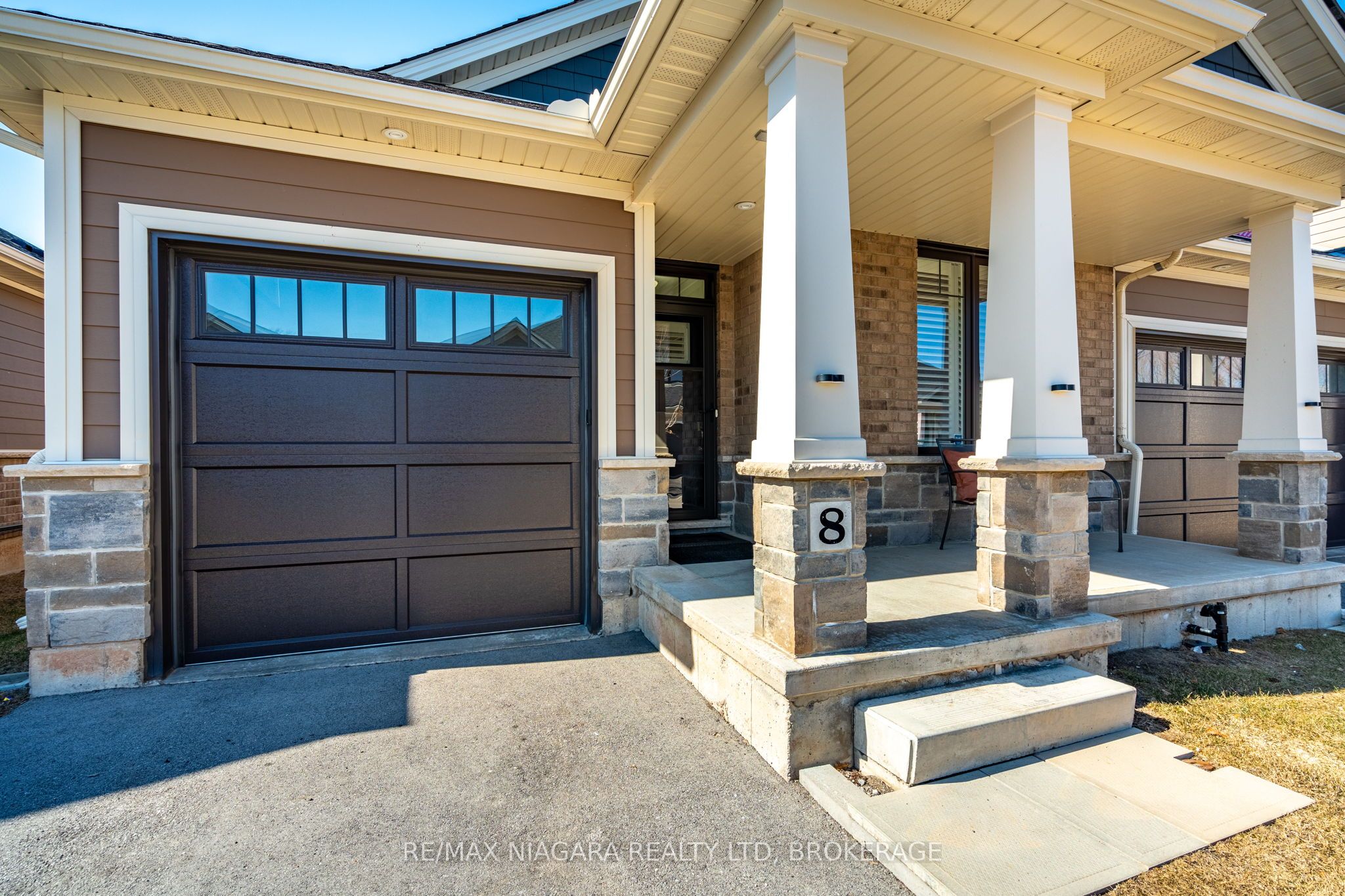 8 Toe Blake Court Property Photo 1