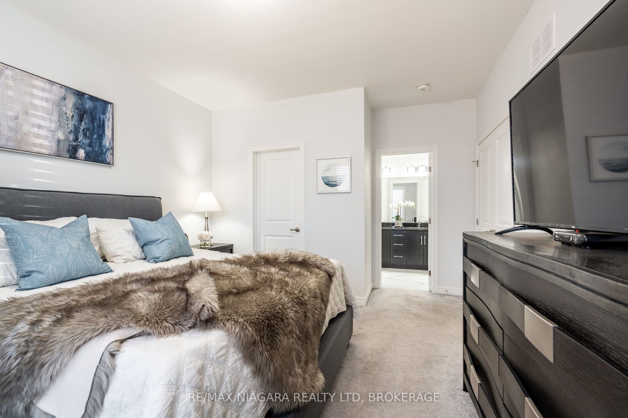 8 Toe Blake Court Property Photo 17