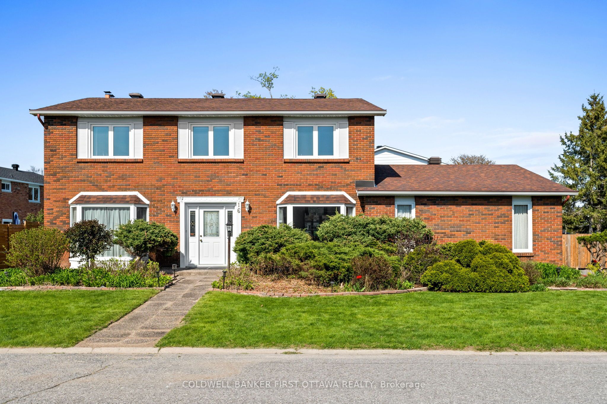 16 Denewood Crescent Property Photo 1