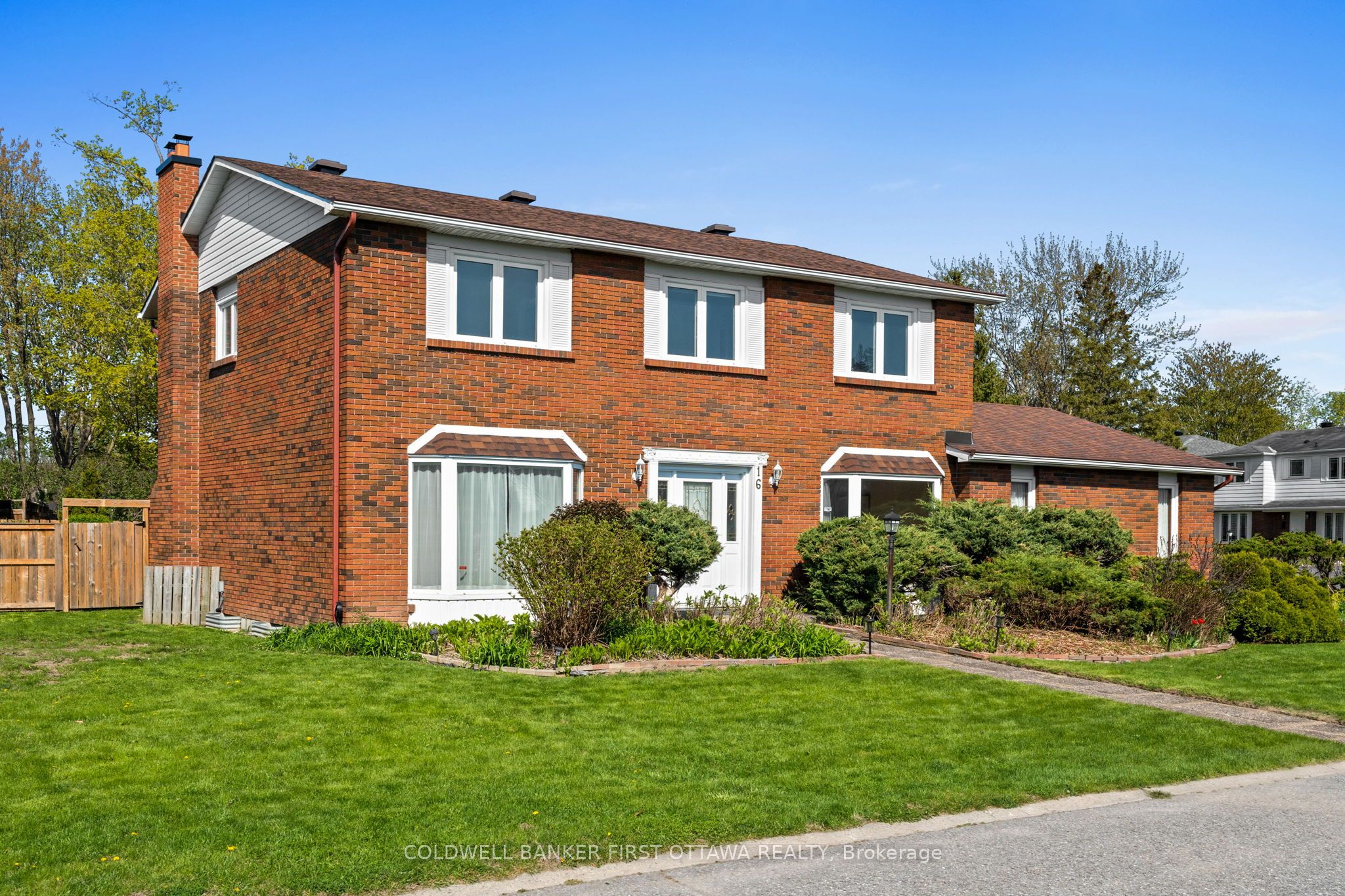 16 Denewood Crescent Property Photo 2