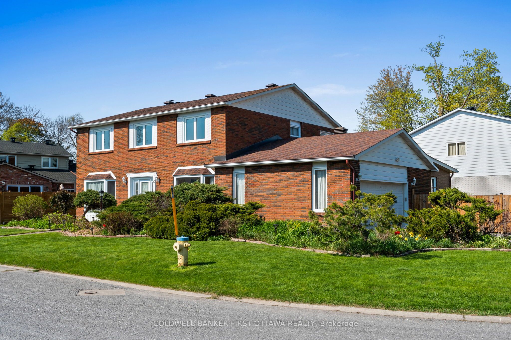 16 Denewood Crescent Property Photo 3