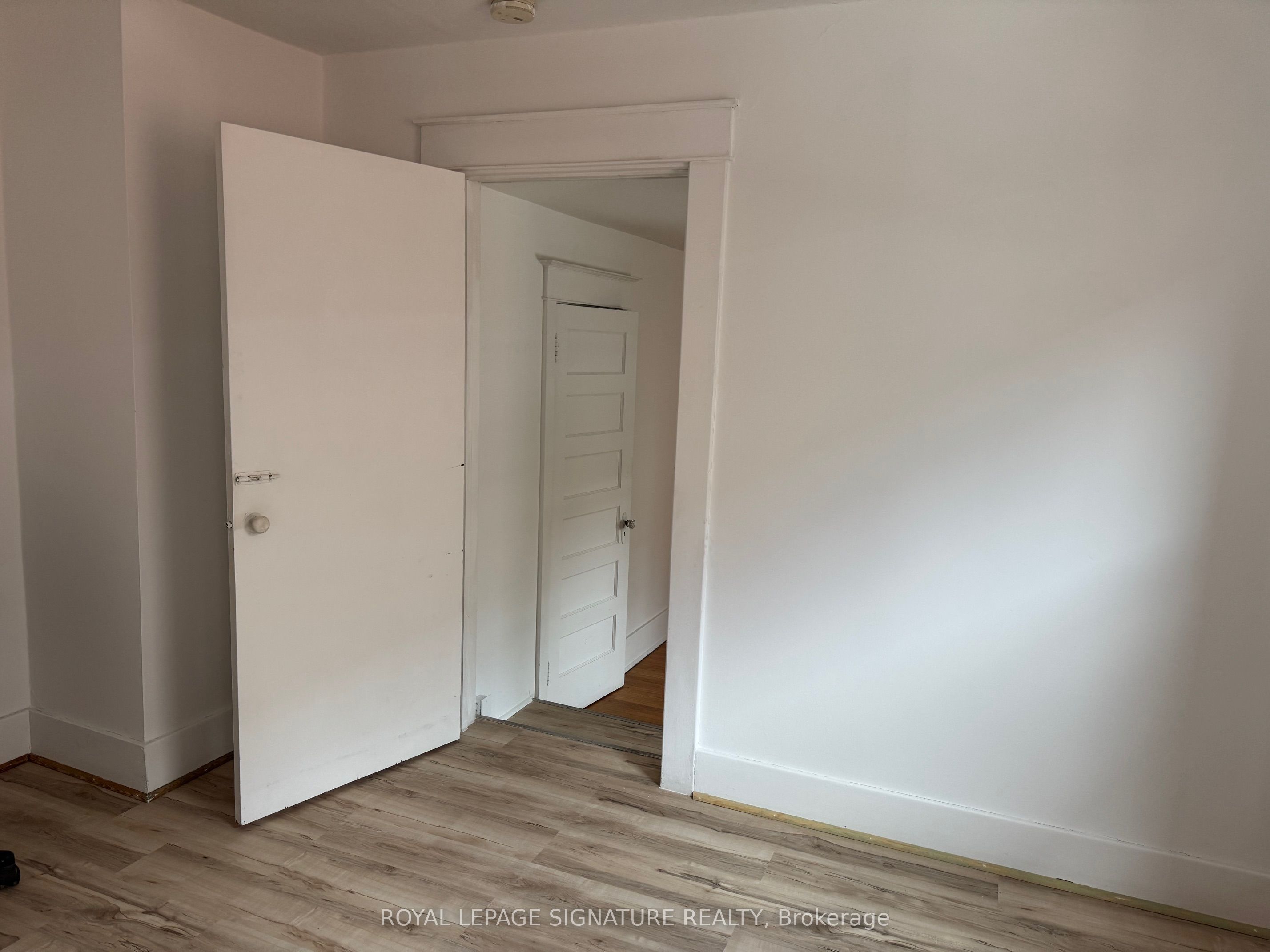 307-309 Dundas Street E 3 Property Photo 6
