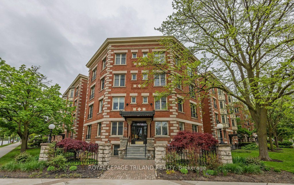 #306 - 460 Wellington Street Property Photo 1