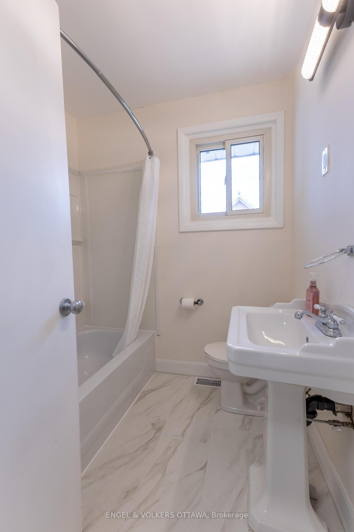 89 Munro Street Property Photo 10