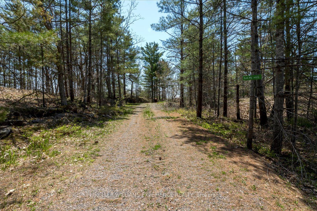 1075 Heintzman Gate Property Photo 1
