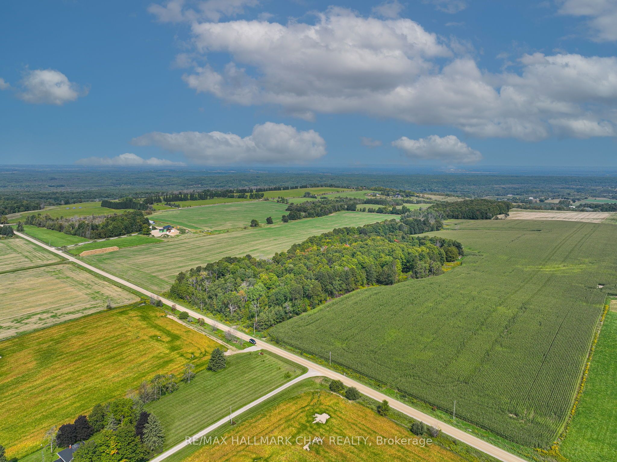 837251 4th Line Property Photo 1