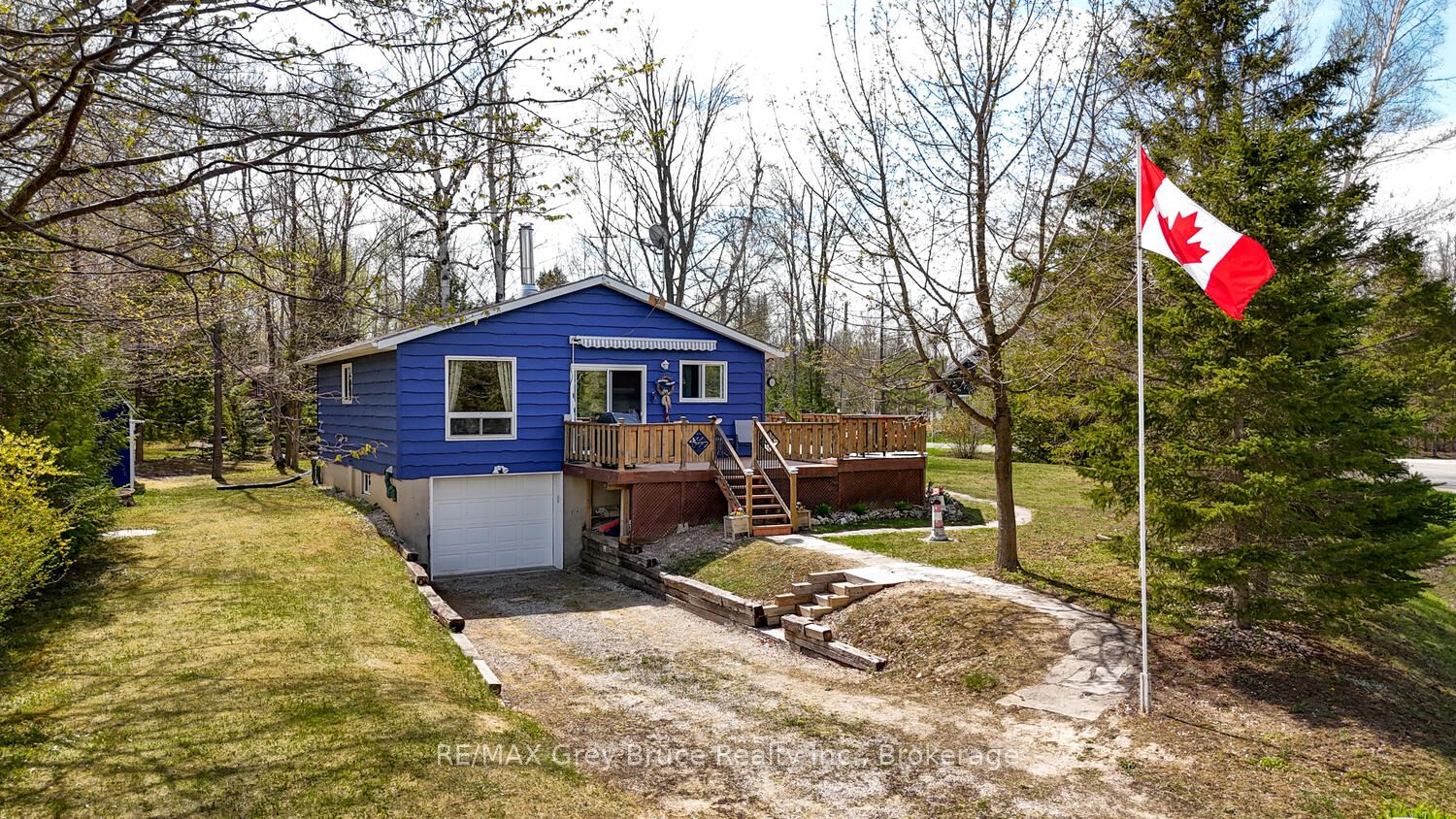 136 Maple Dr Property Photo 1