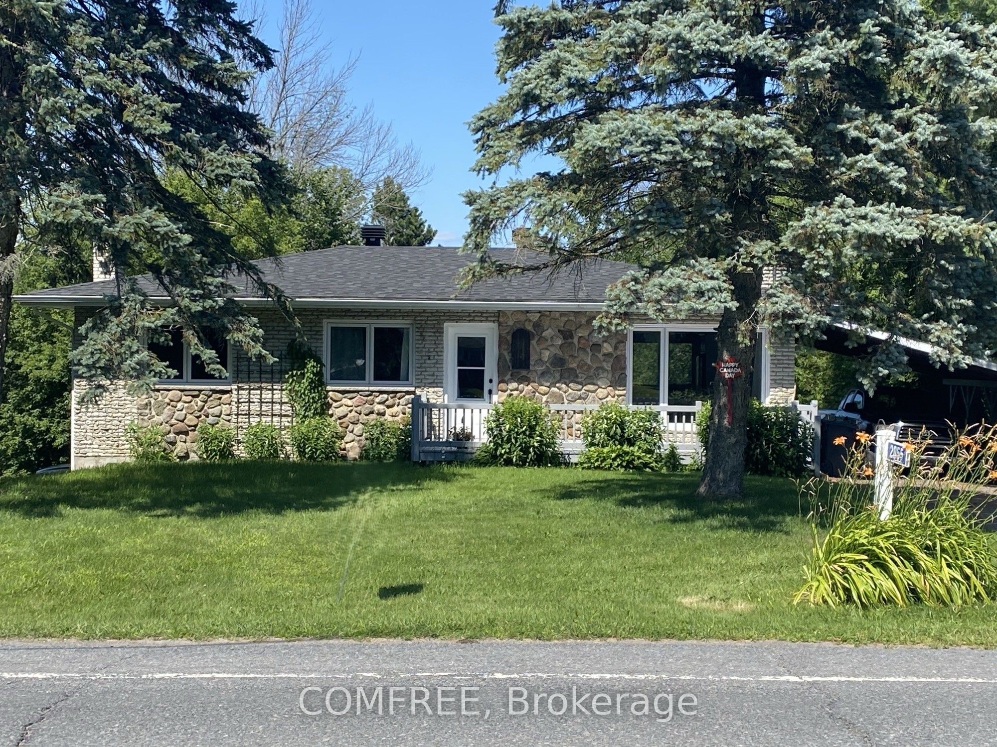 2055 Principale Street Property Photo 1
