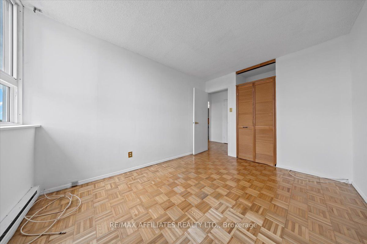 #706 - 2000 Jasmine Crescent Property Photo 5