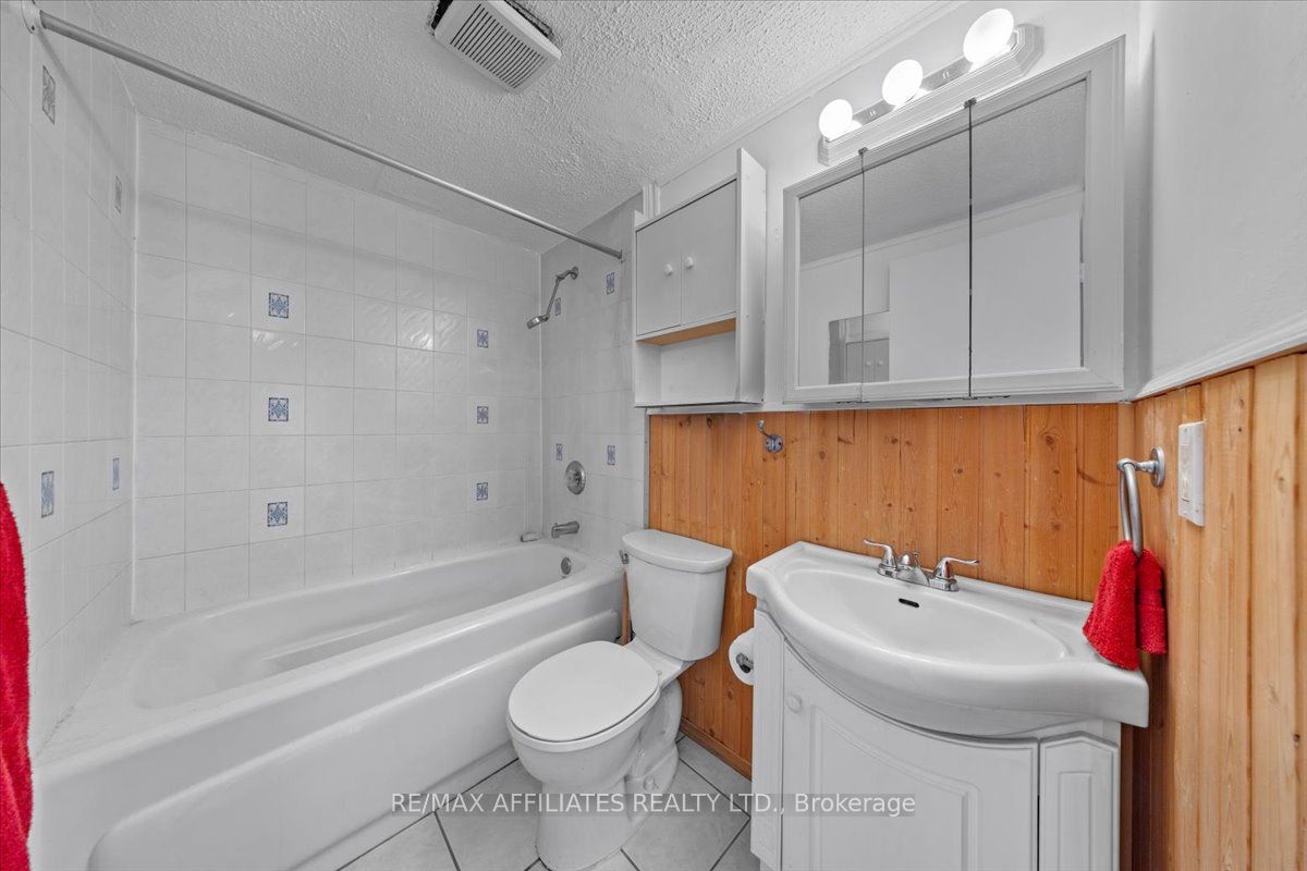 #706 - 2000 Jasmine Crescent Property Photo 8