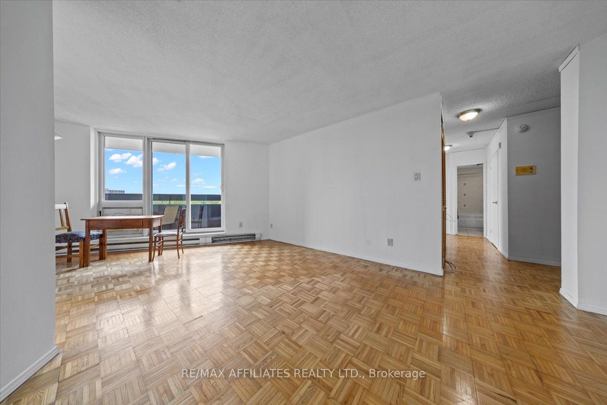 #706 - 2000 Jasmine Crescent Property Photo 12