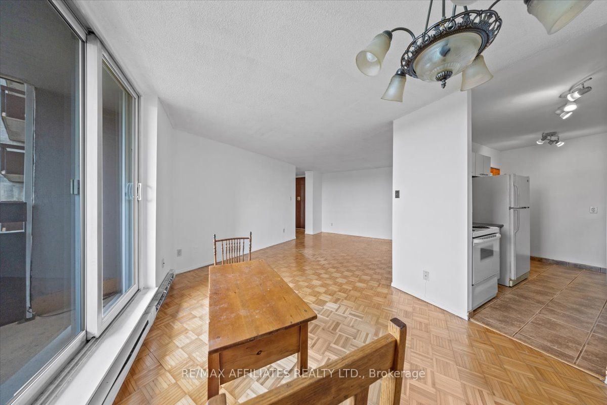 #706 - 2000 Jasmine Crescent Property Photo 16