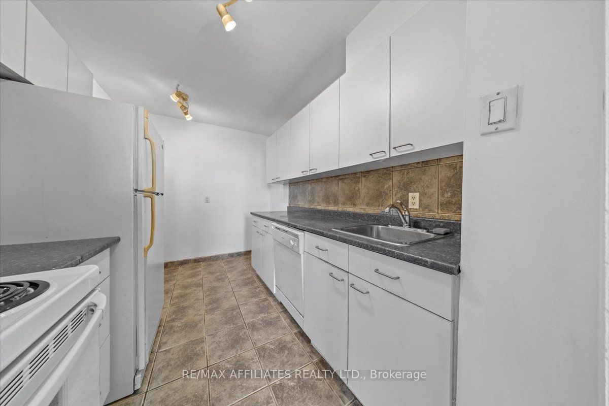 #706 - 2000 Jasmine Crescent Property Photo 17
