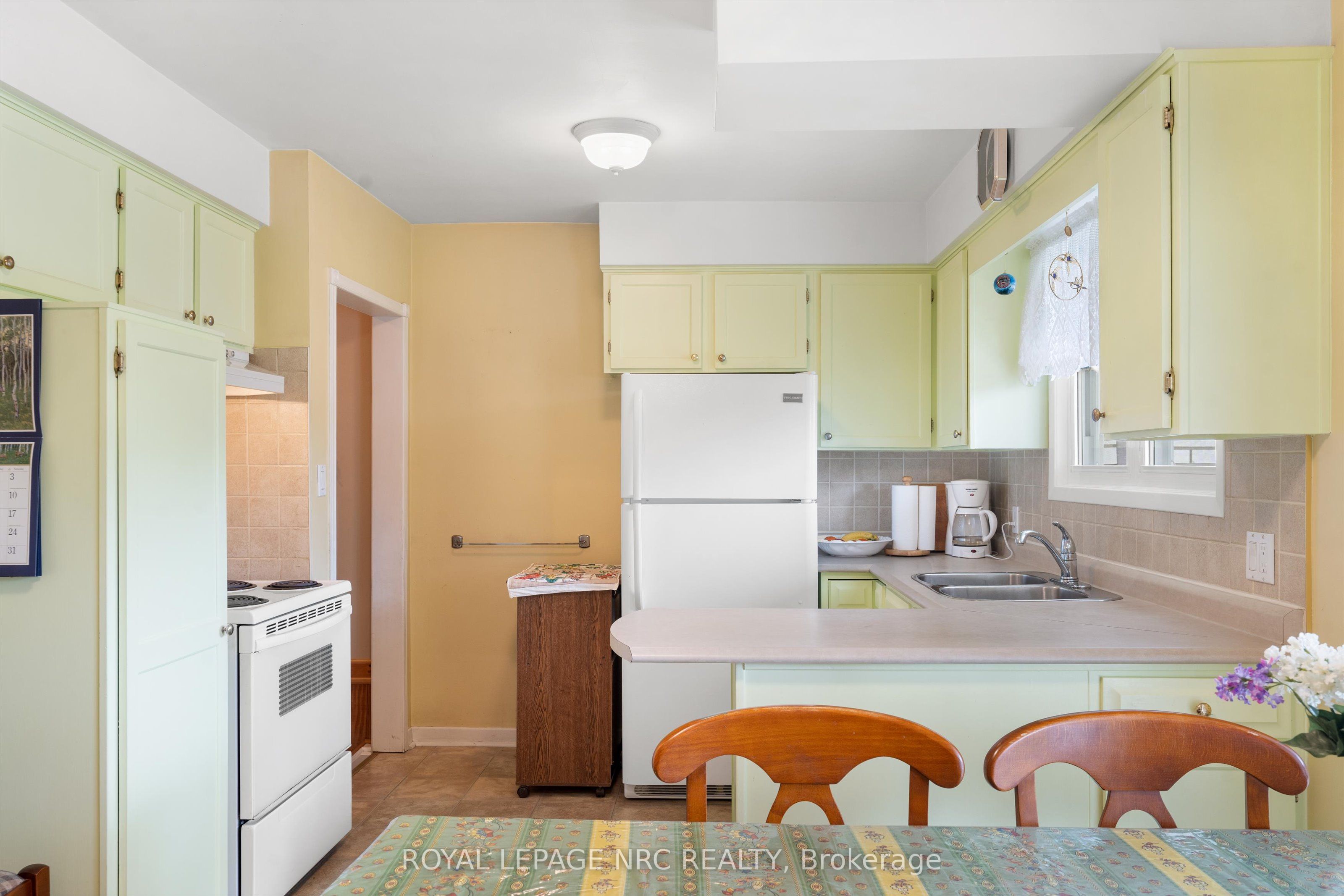96 Lakeshore Road Property Photo 12