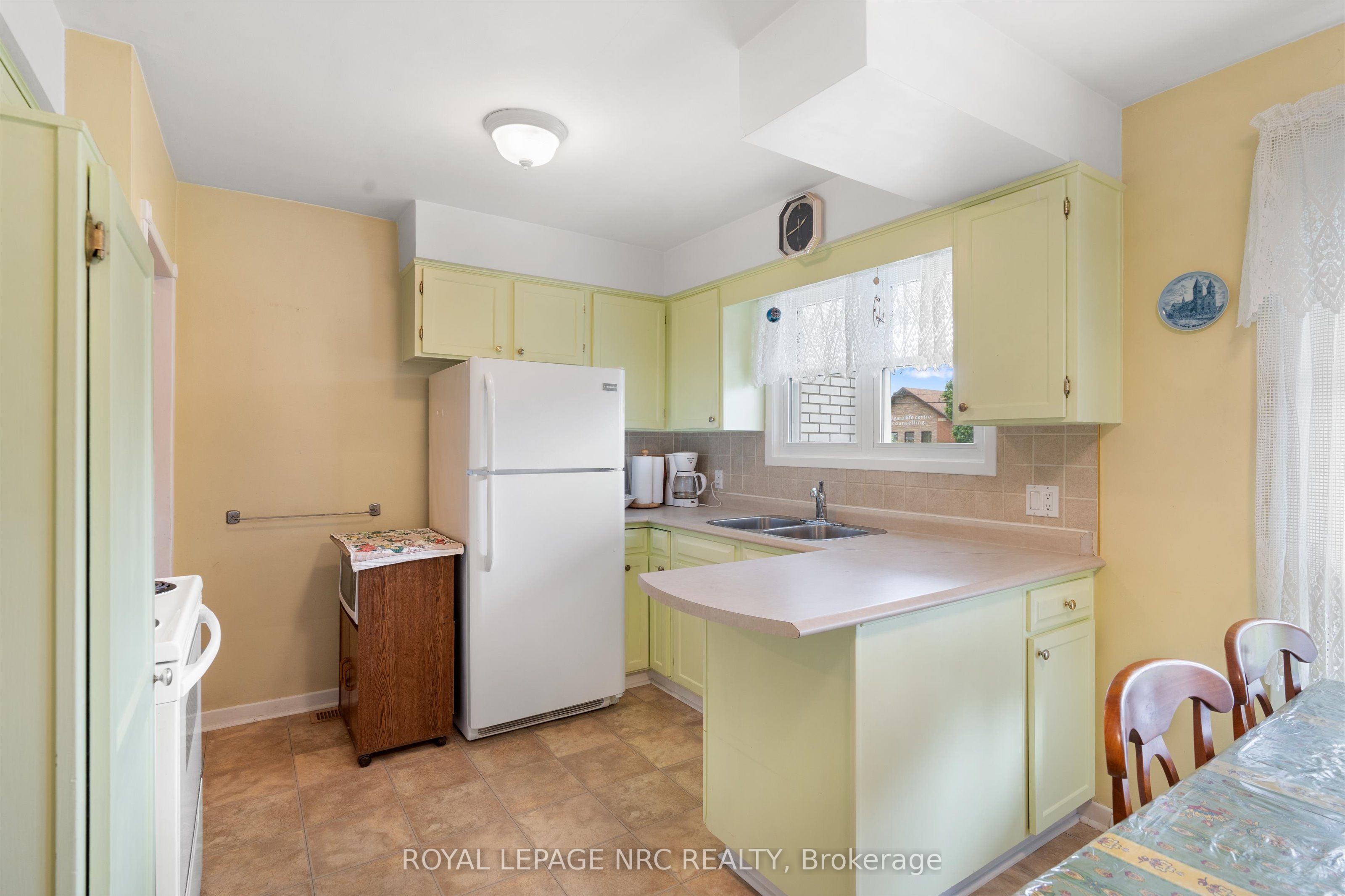 96 Lakeshore Road Property Photo 13