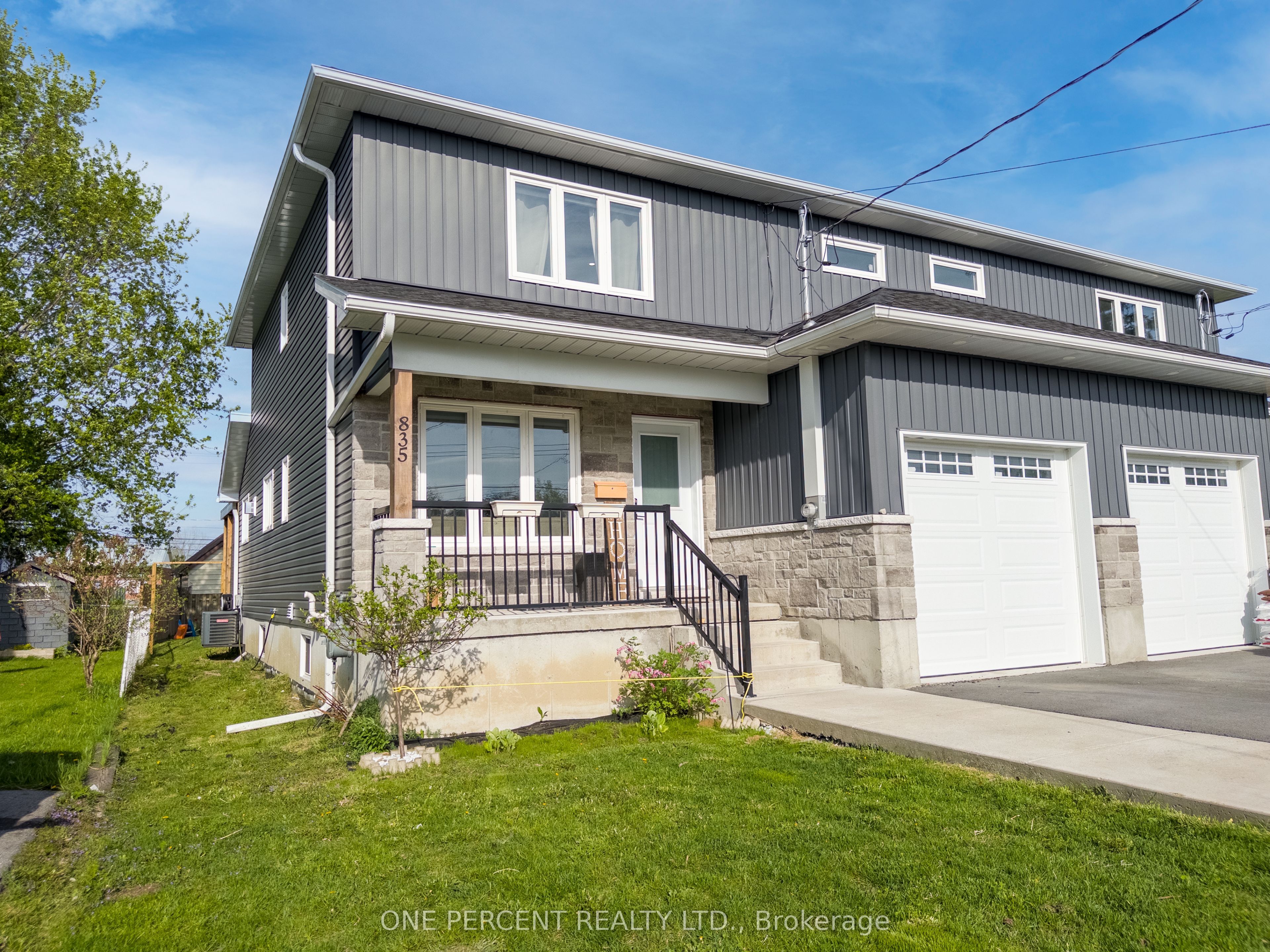 835 Queen Street Property Photo