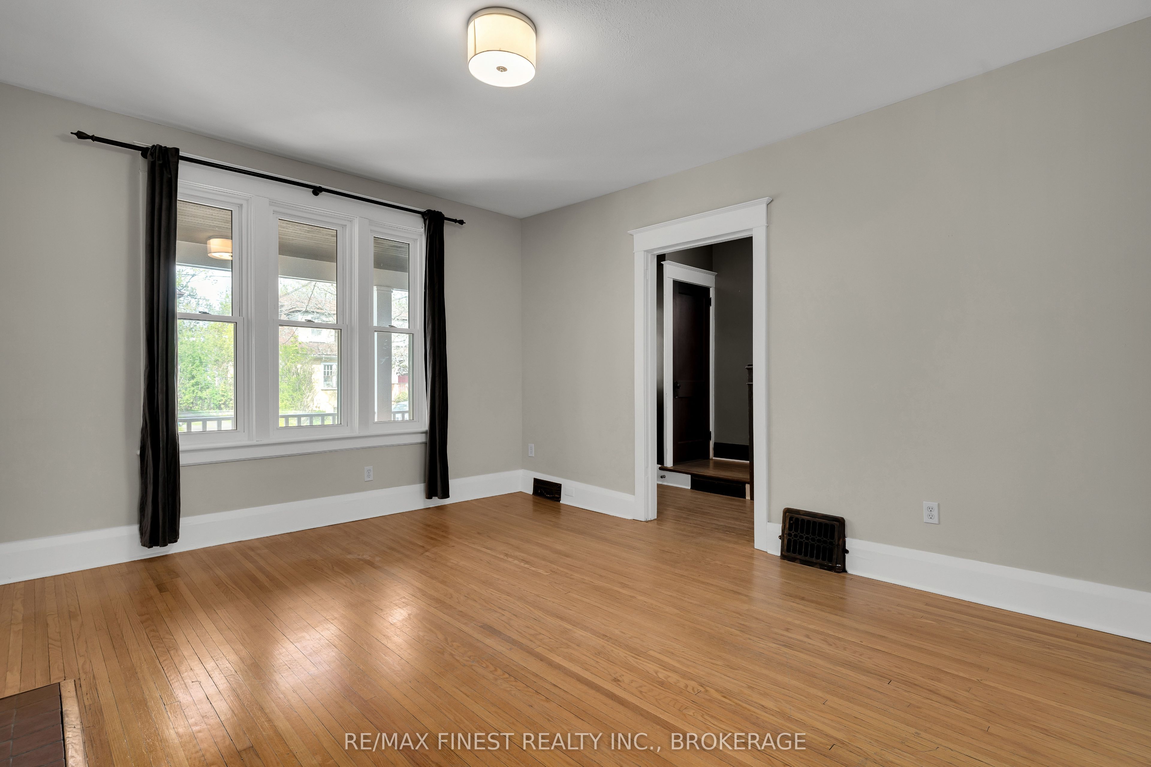 369 Victoria Street Property Photo 6