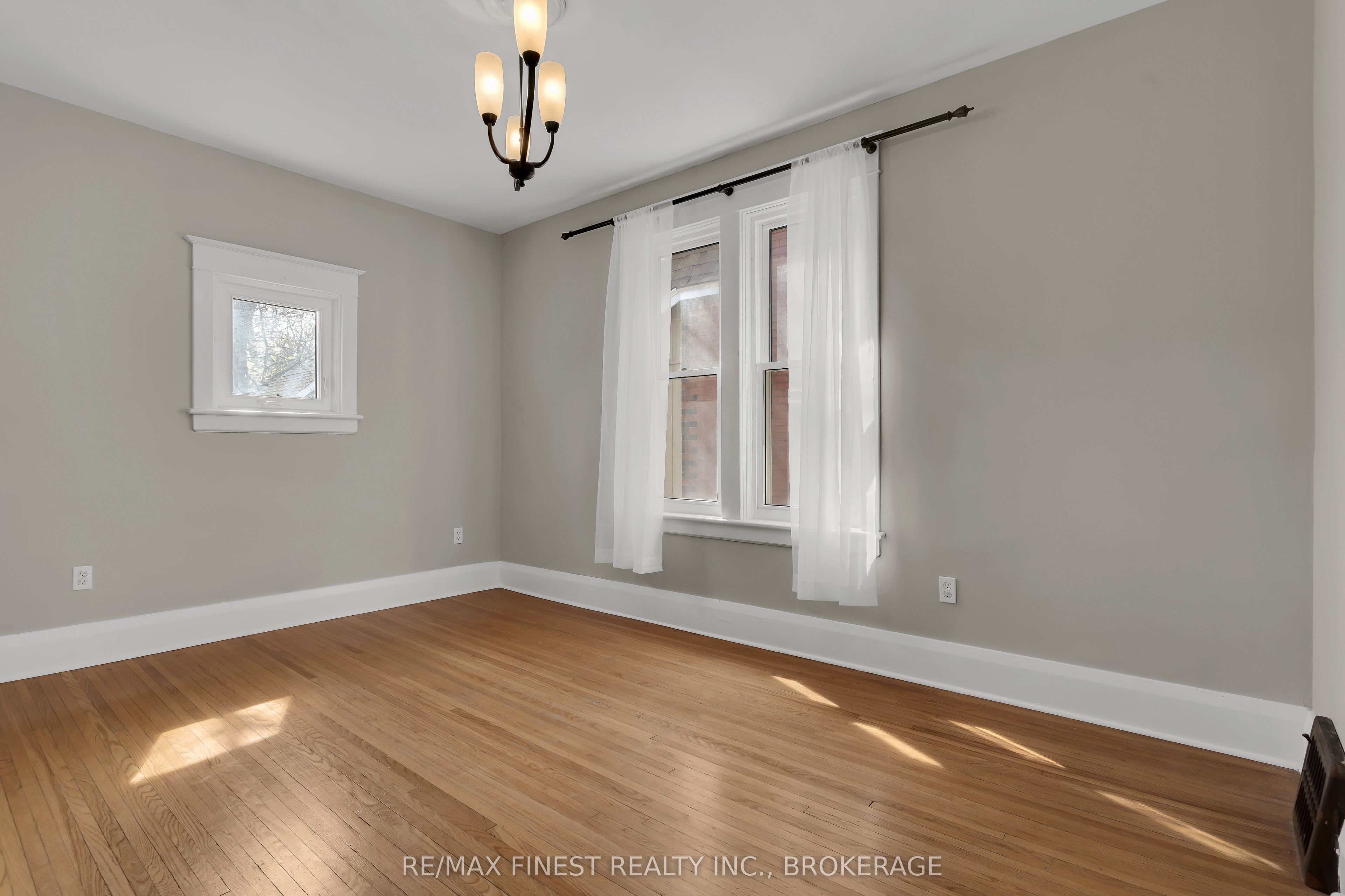 369 Victoria Street Property Photo 8
