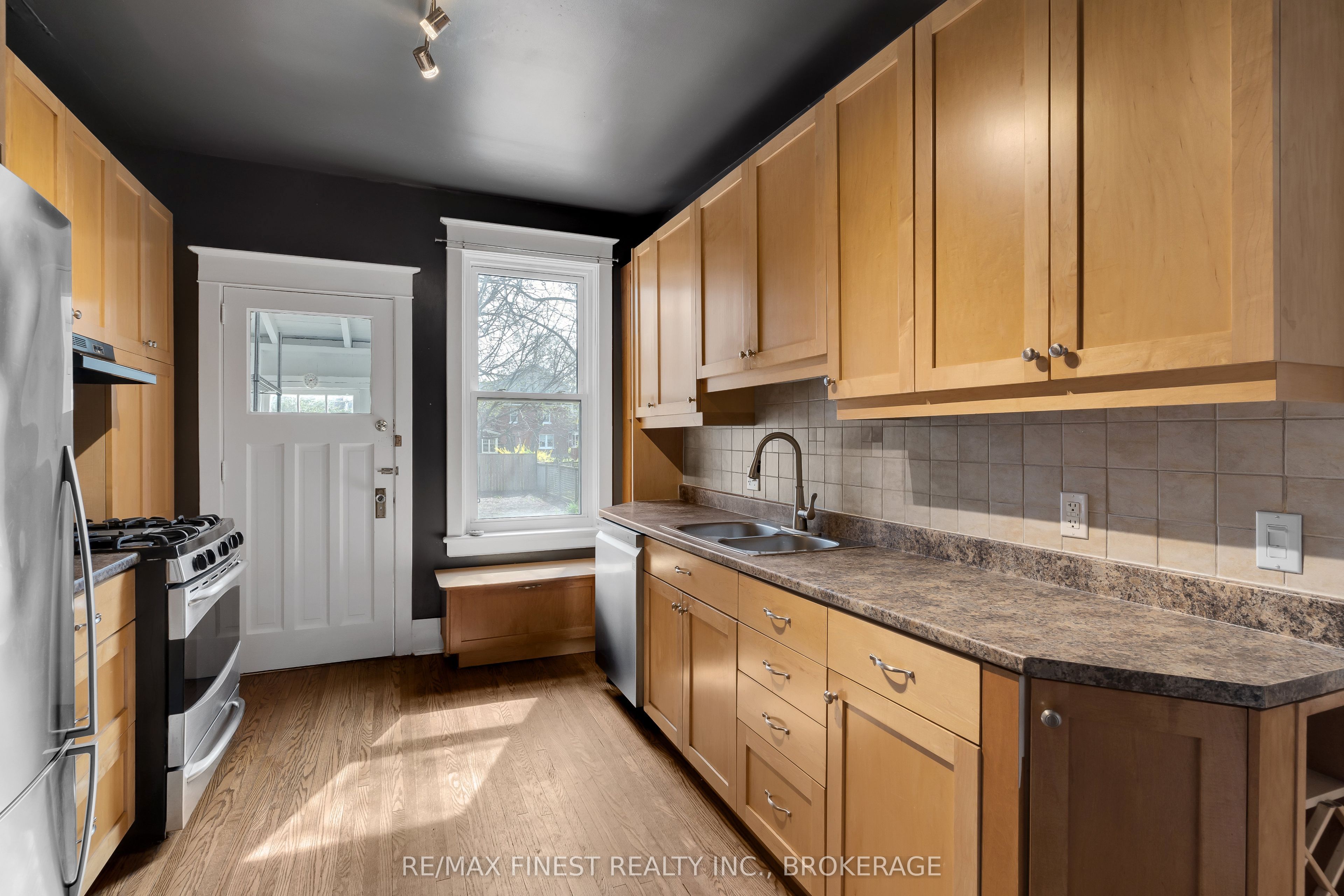 369 Victoria Street Property Photo 9