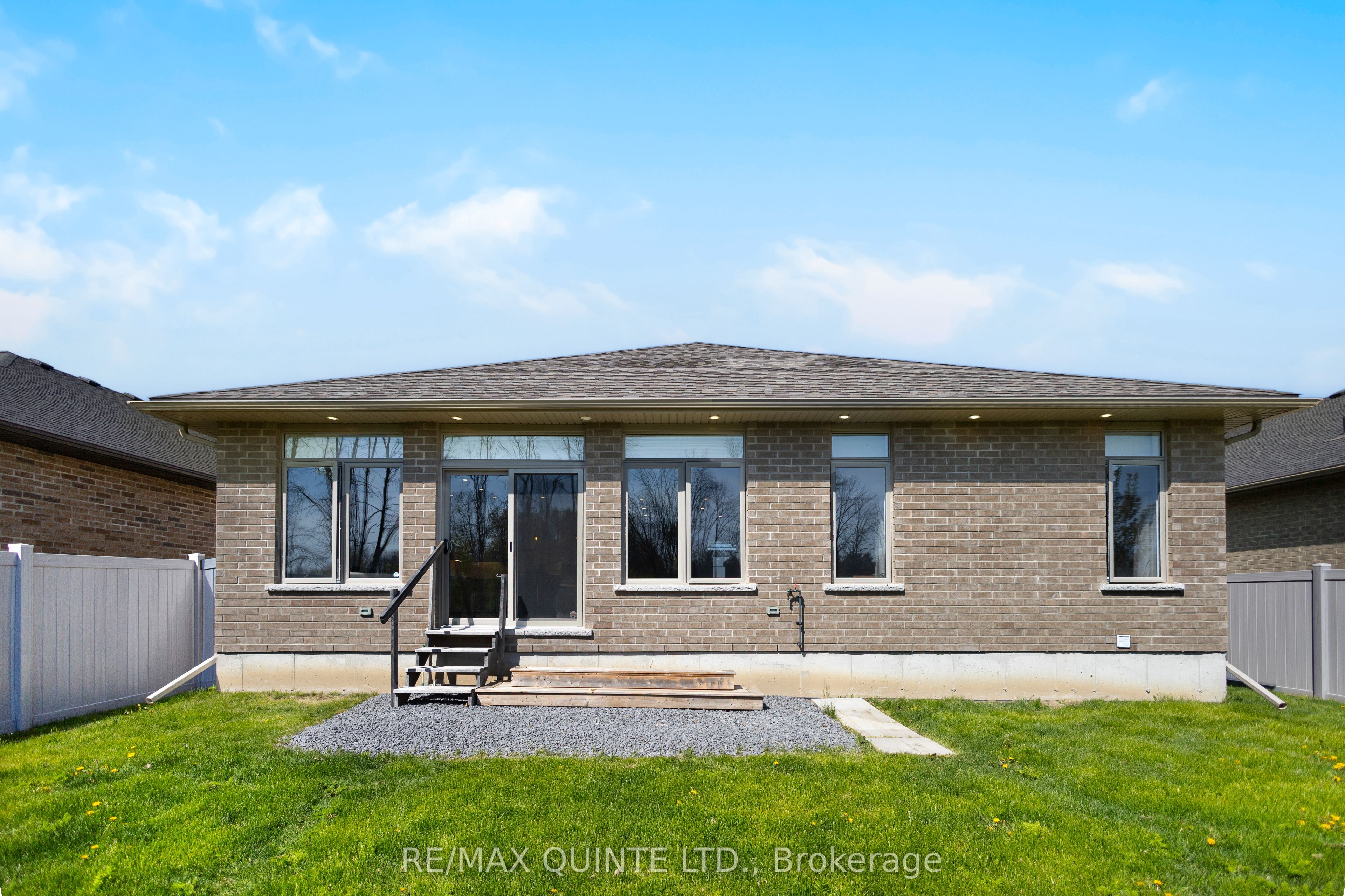 186 Cherrywood Parkway Property Photo 4