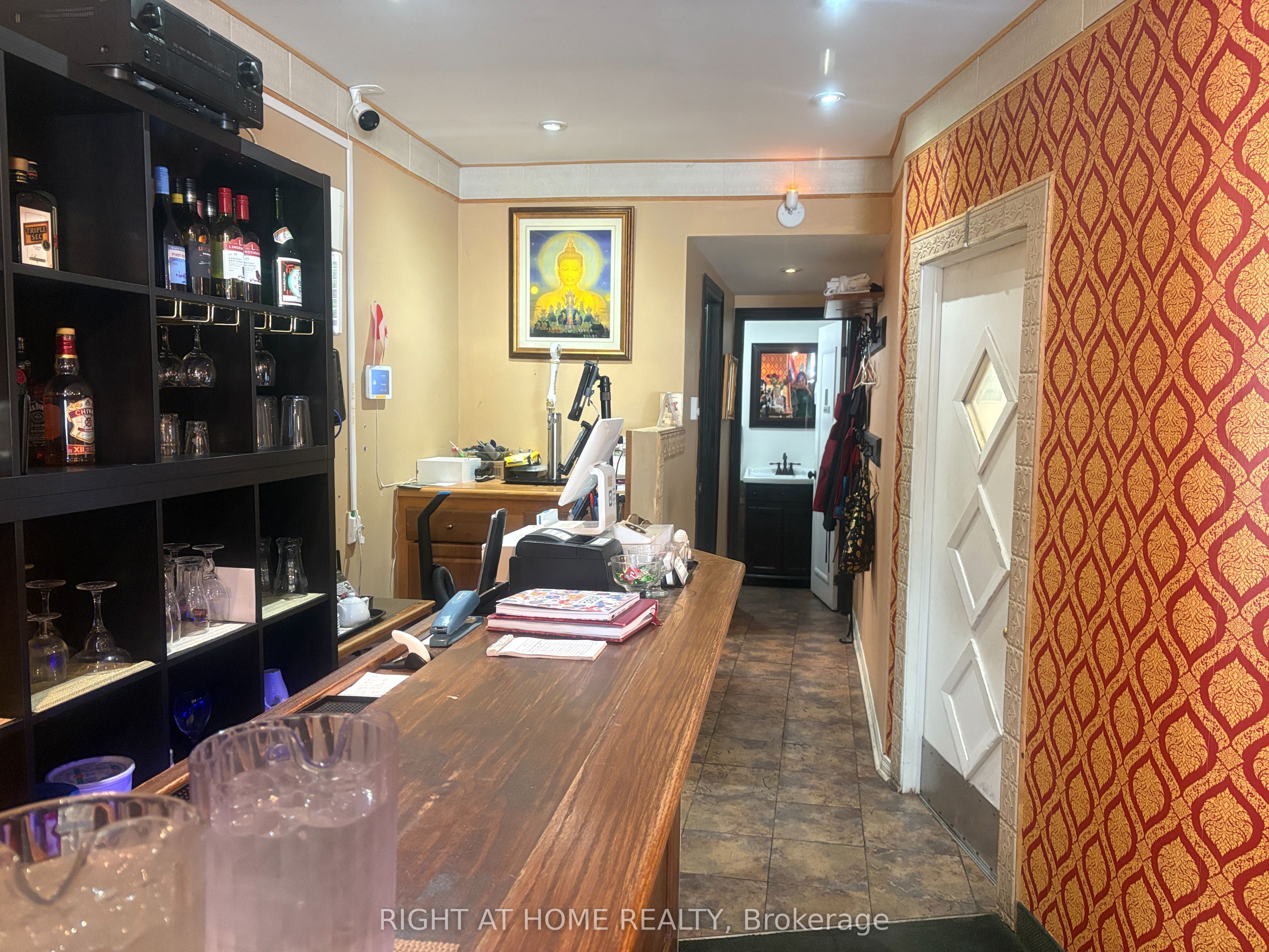 1300 Bank St Property Photo 6