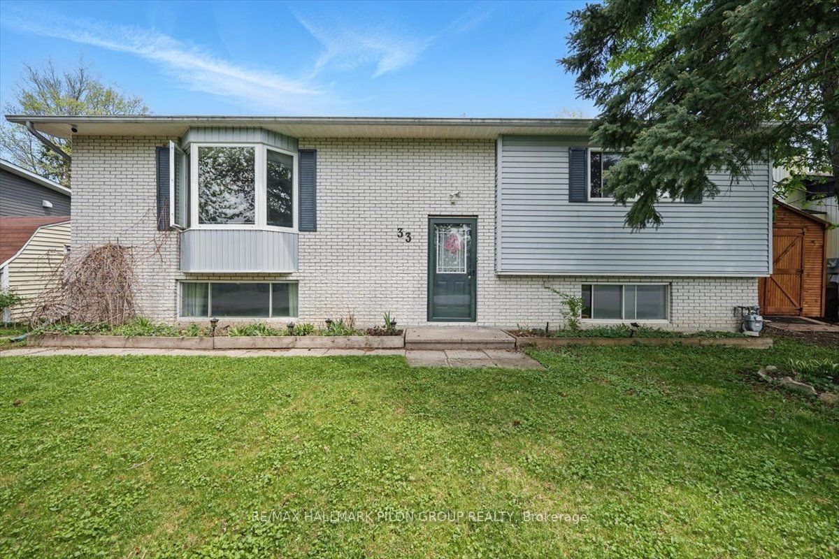 33 Woodwind Cres Property Photo