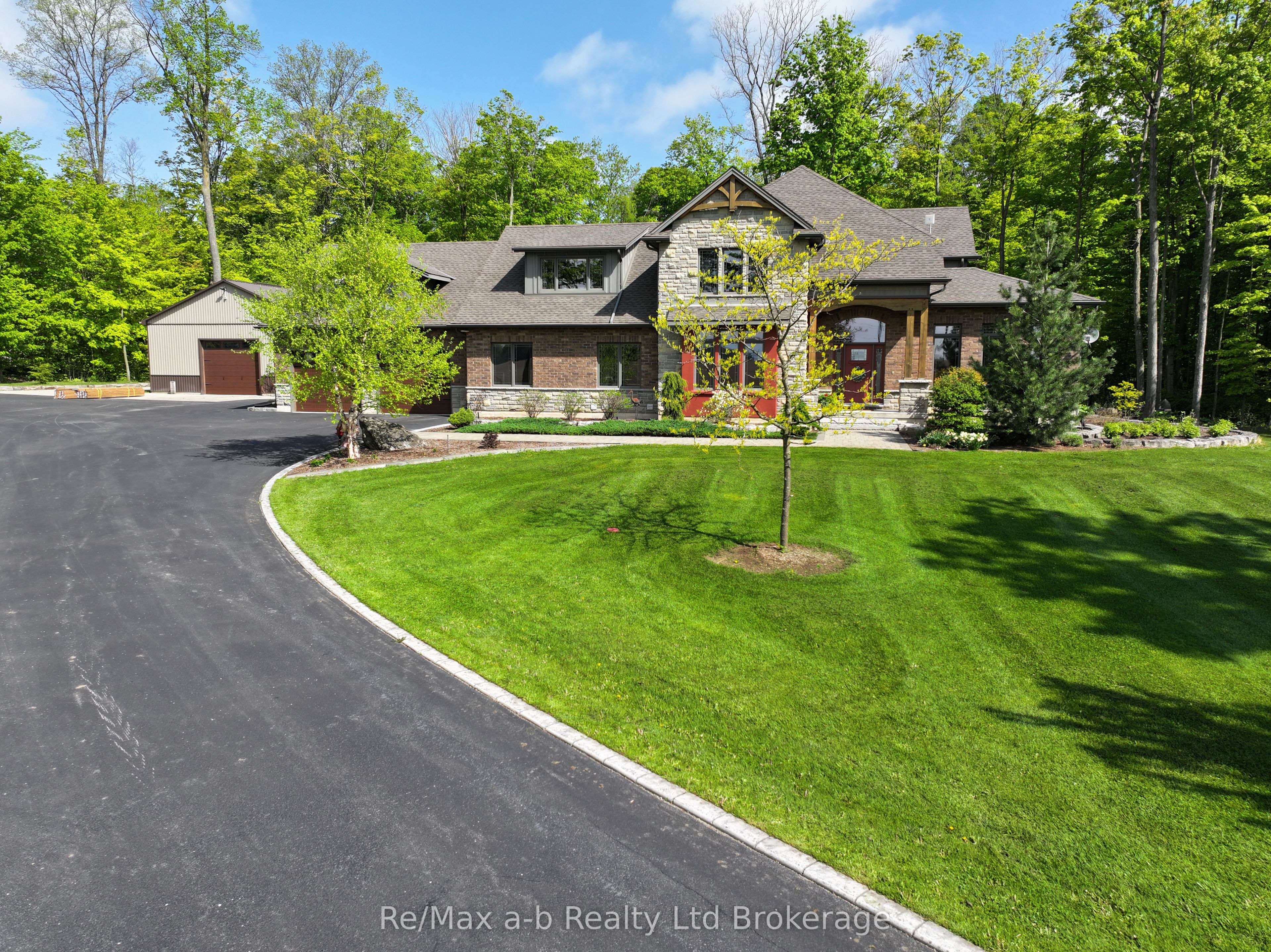 465653 Curries Rd Property Photo 1