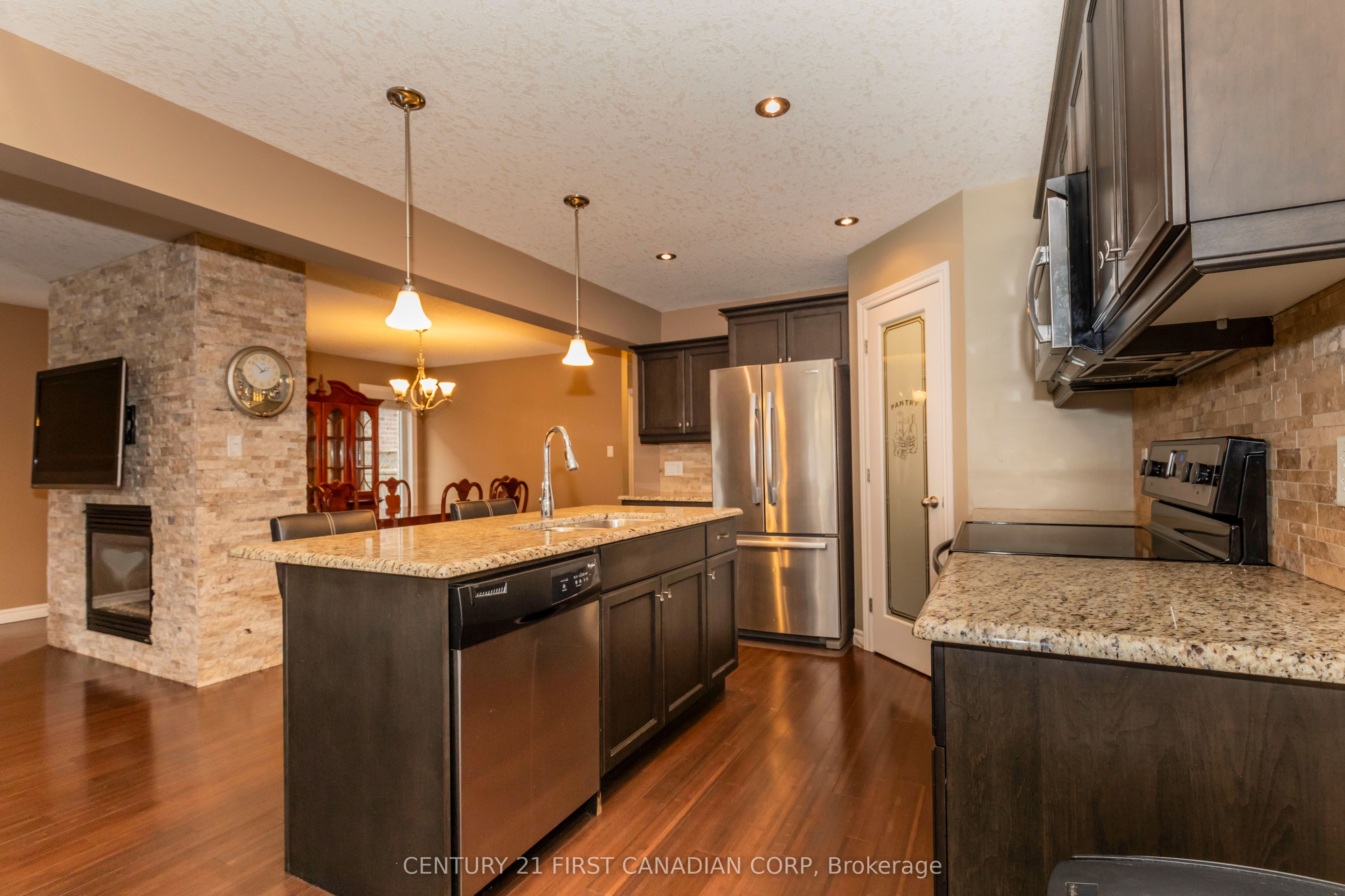3337 Paulpeel Avenue Property Photo 13