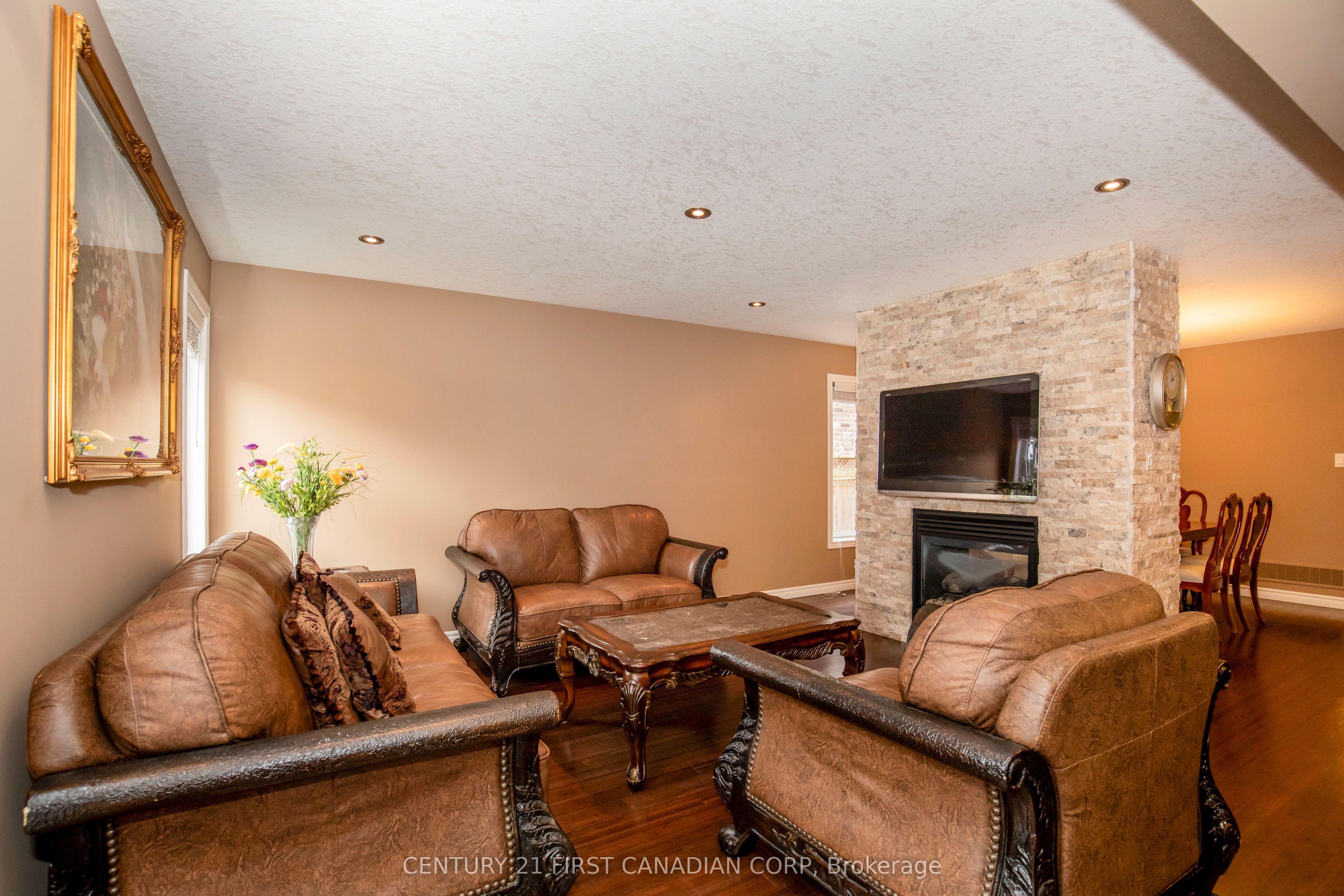 3337 Paulpeel Avenue Property Photo 14