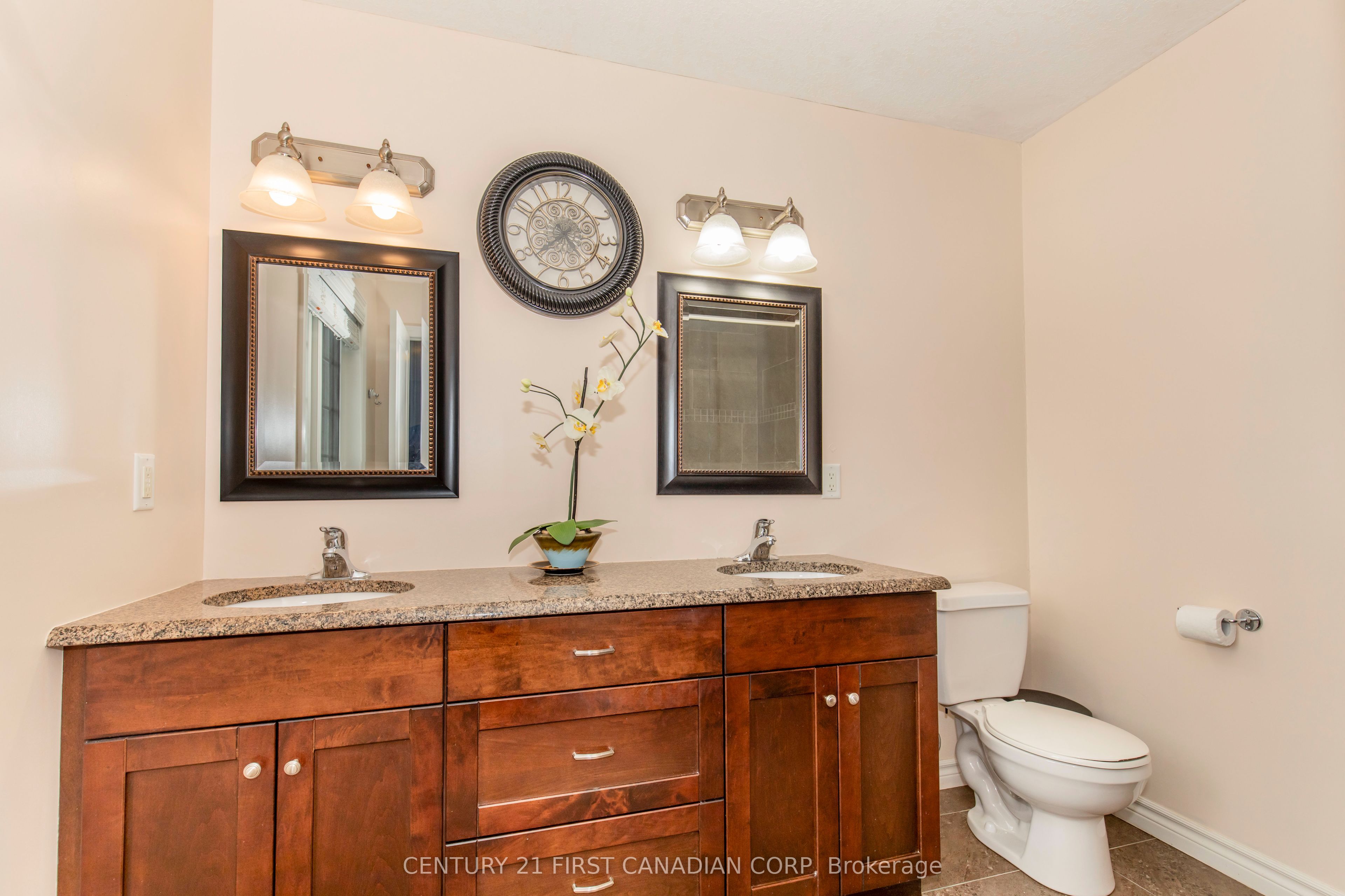 3337 Paulpeel Avenue Property Photo 21